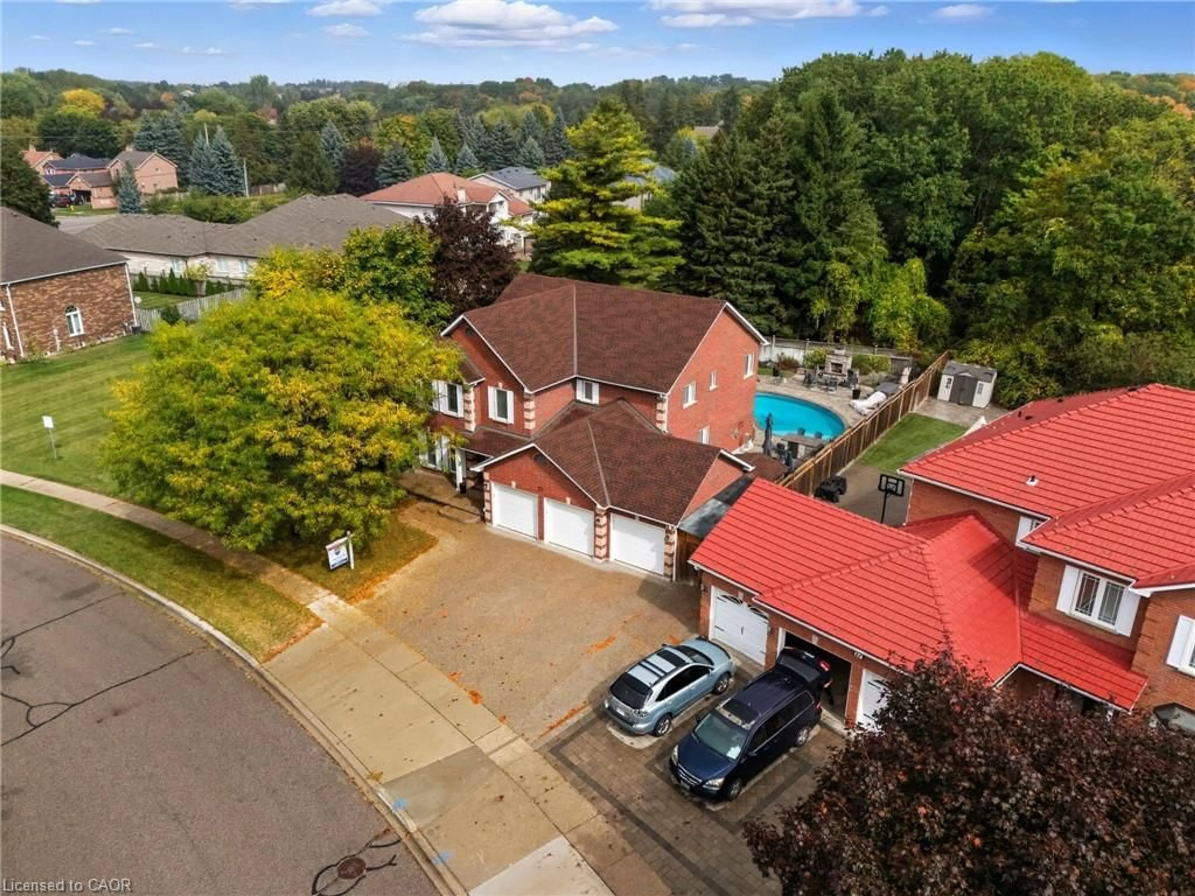 A pic from outside/outdoor area/front of a property/back of a property/a pic from drone, unknown for 23 Beasley Cres, Cambridge Ontario N1T 1J9
