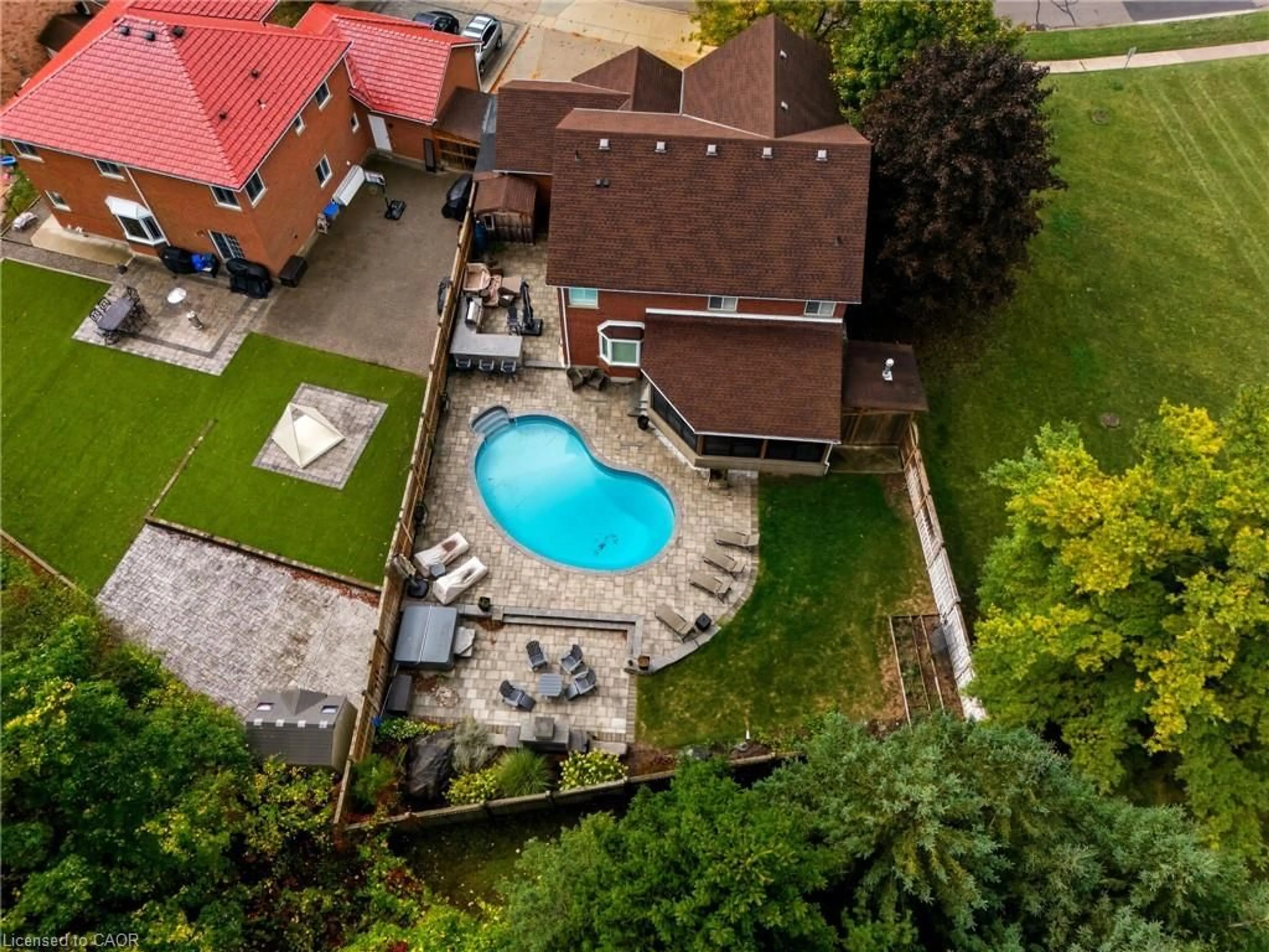 A pic from outside/outdoor area/front of a property/back of a property/a pic from drone, street for 23 Beasley Cres, Cambridge Ontario N1T 1J9