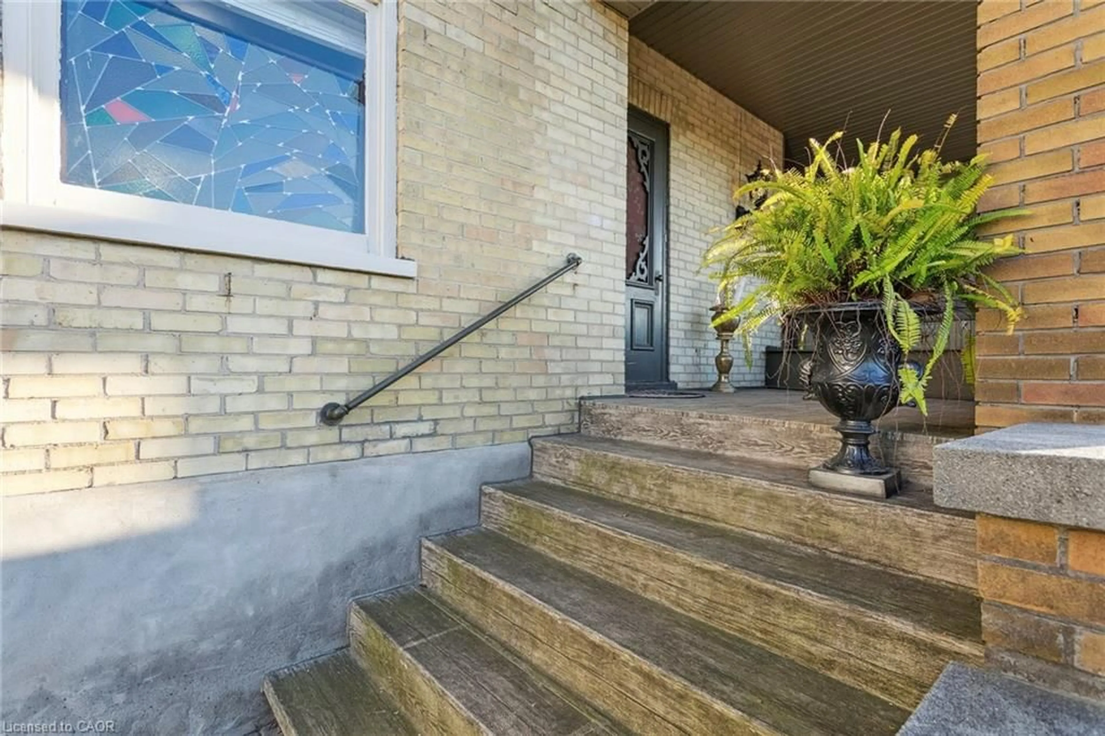 Unknown for 132 Queen St, Cambridge Ontario N3C 1G3