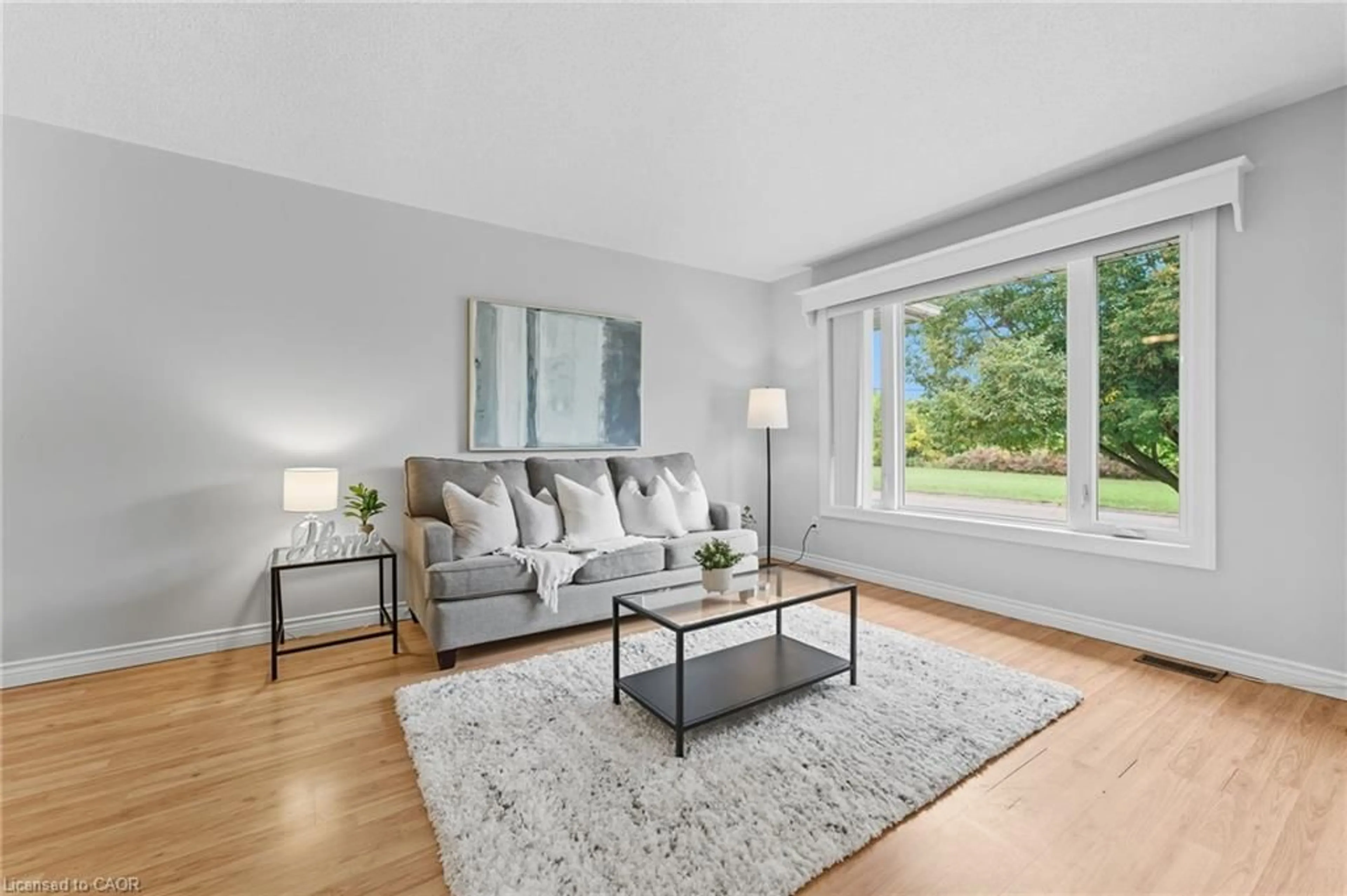 Living room with furniture, unknown for 4960 Greenlane Rd, Beamsville Ontario L0R 1B1