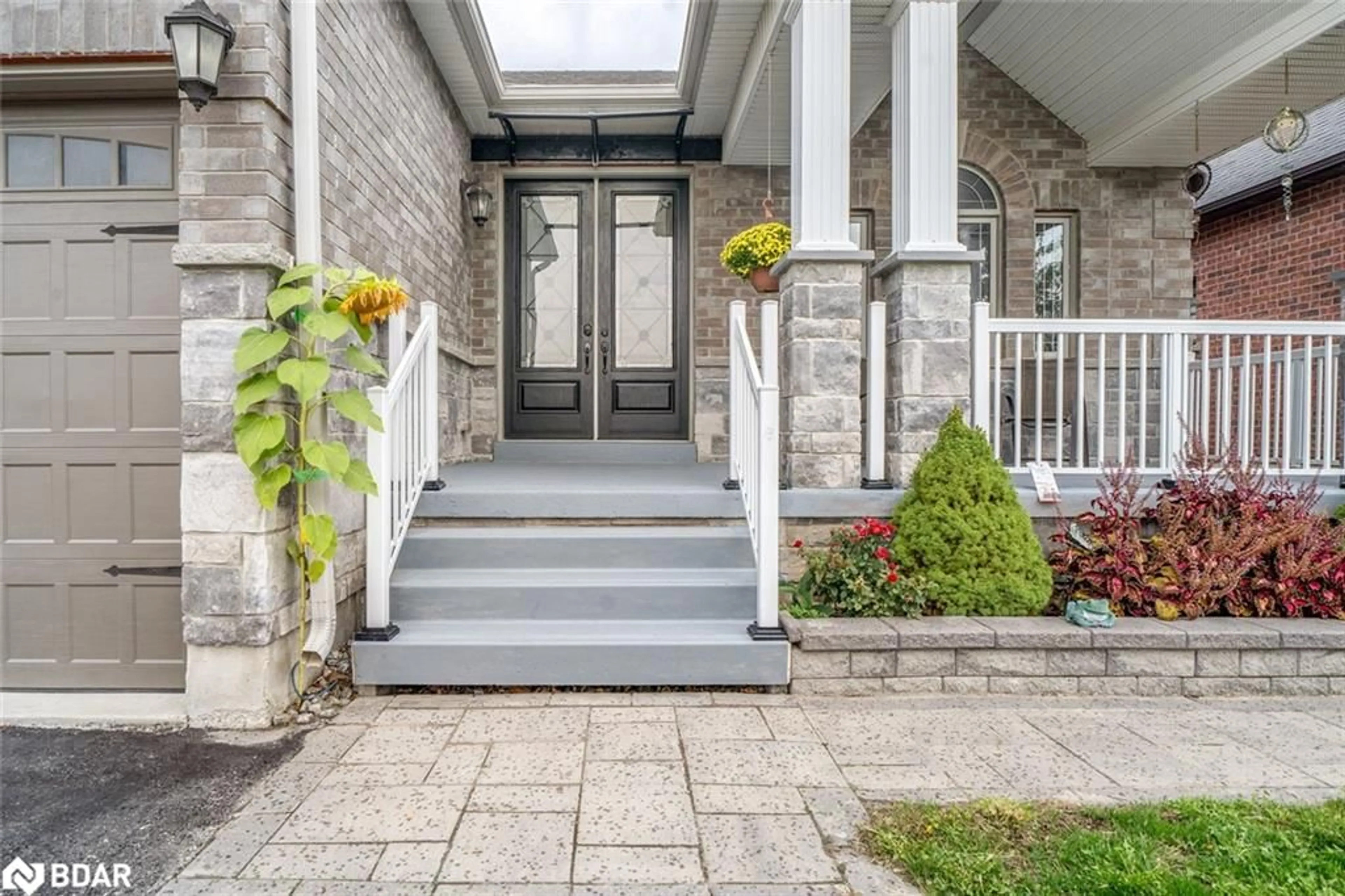 Indoor entryway for 1120 Quarry Drive, Innisfil Ontario L9S 4W9