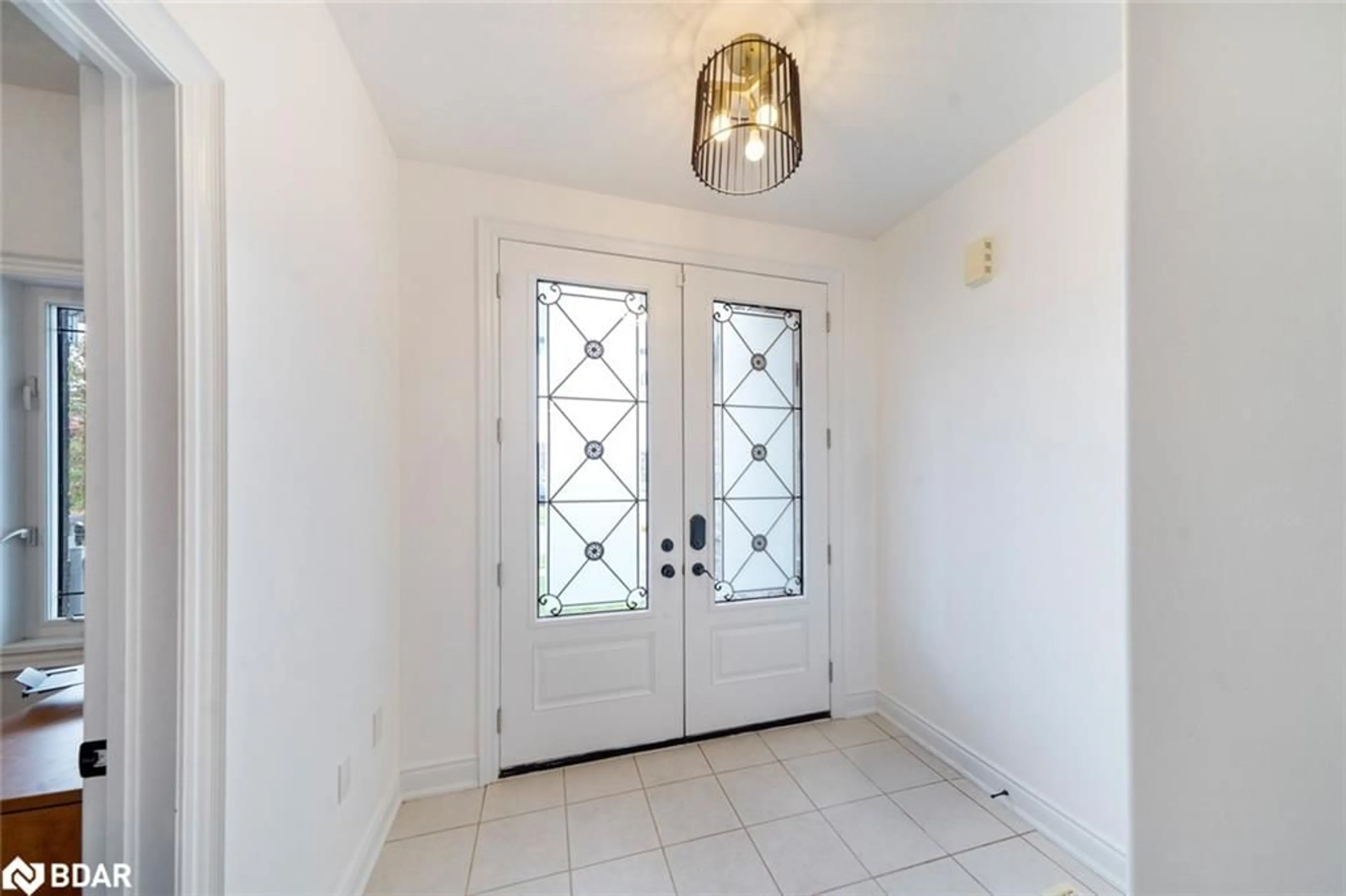 Indoor entryway for 1120 Quarry Drive, Innisfil Ontario L9S 4W9