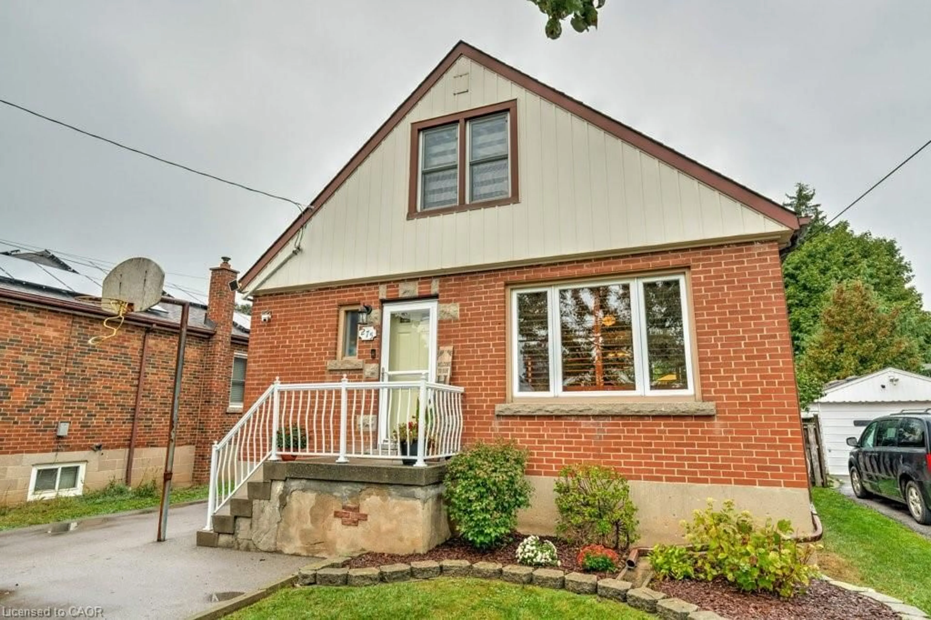 Home with brick exterior material, street for 275 Montrose Ave, Hamilton Ontario L8K 4Z5