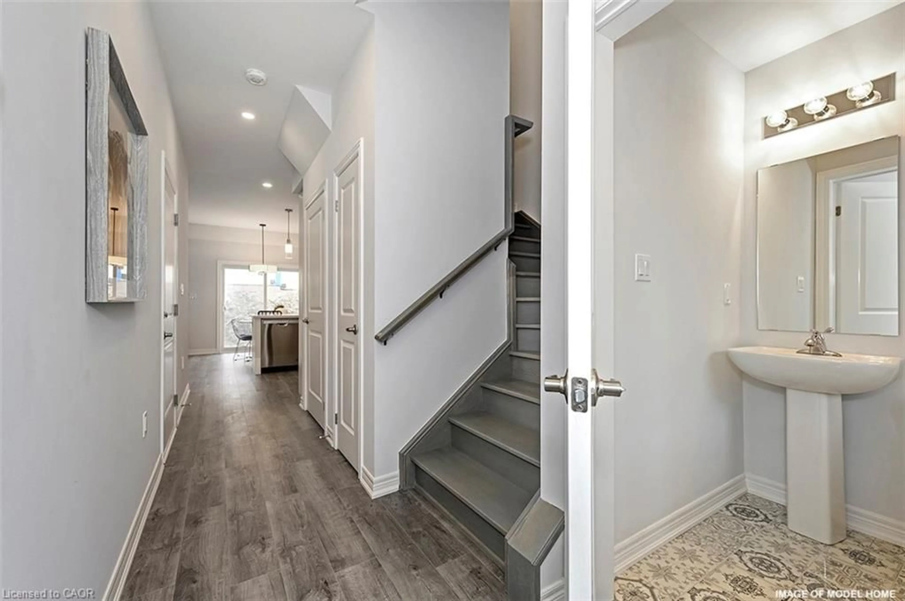 Indoor entryway for 205 Thames Way #29, Hamilton Ontario L0R 1W0