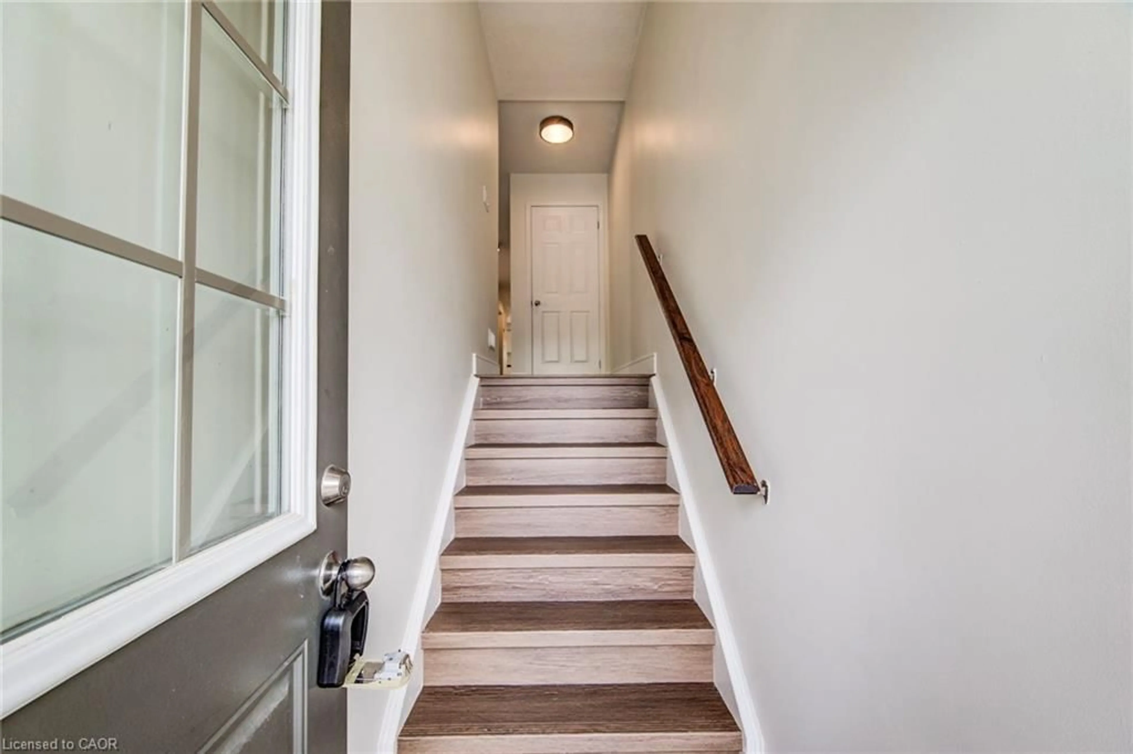 Indoor entryway for 931 Glasgow St #35B, Kitchener Ontario N2N 0B6