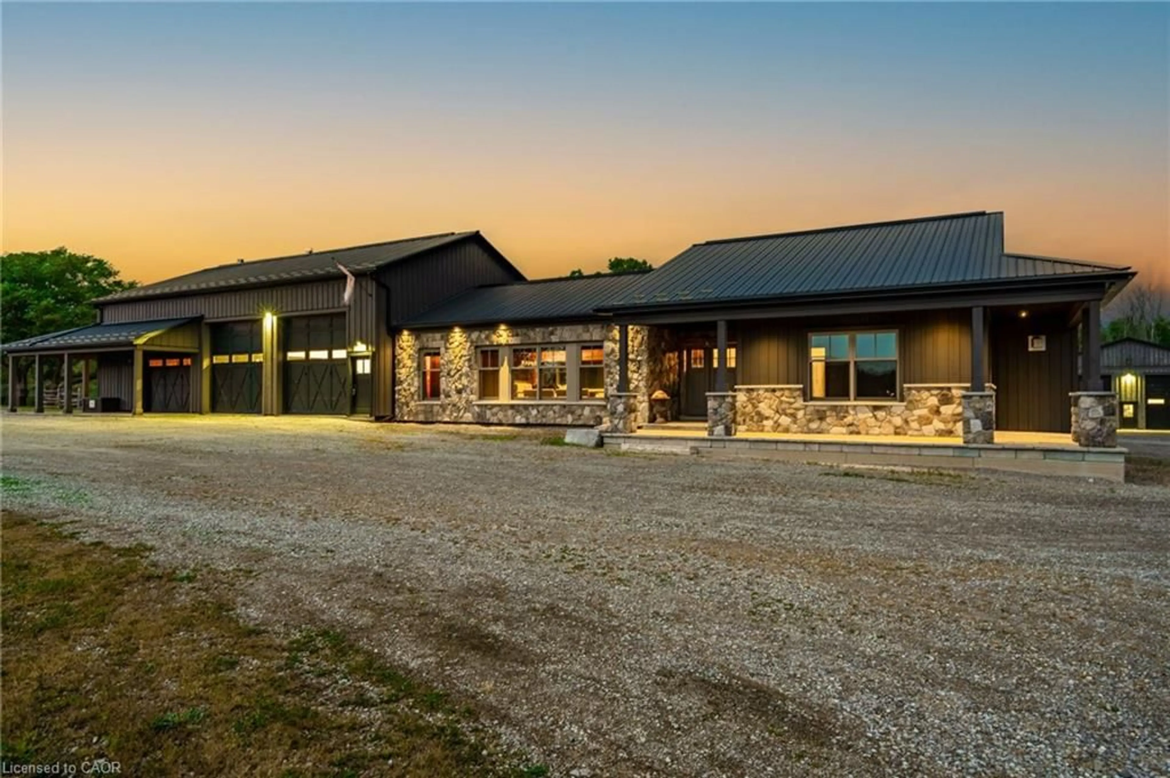 Patio, building for 437 6th Concession Rd, Flamborough Ontario L8B 1M5