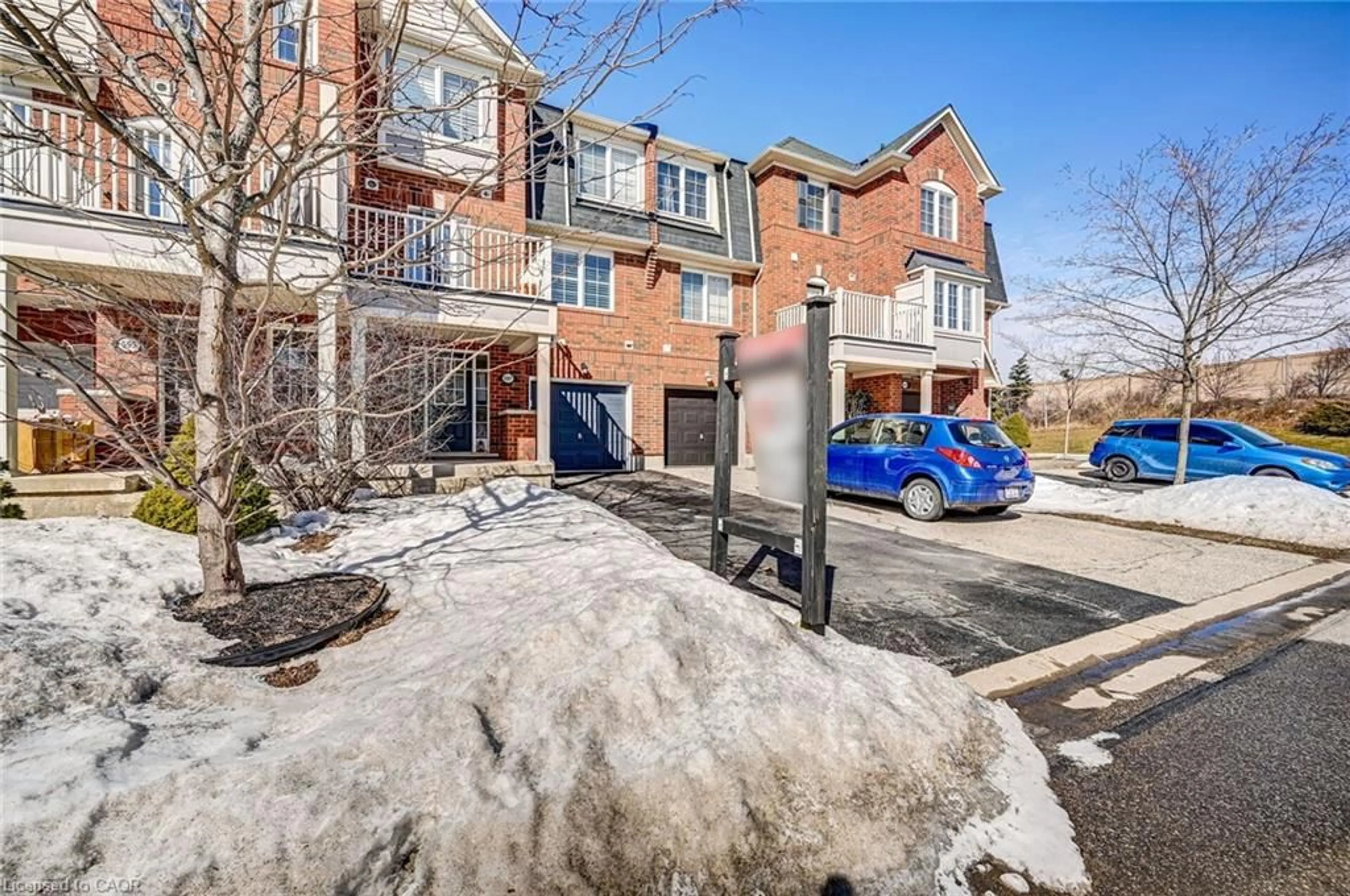 A pic from outside/outdoor area/front of a property/back of a property/a pic from drone, street for 597 Speyer Cir, Milton Ontario L9T 0Y5