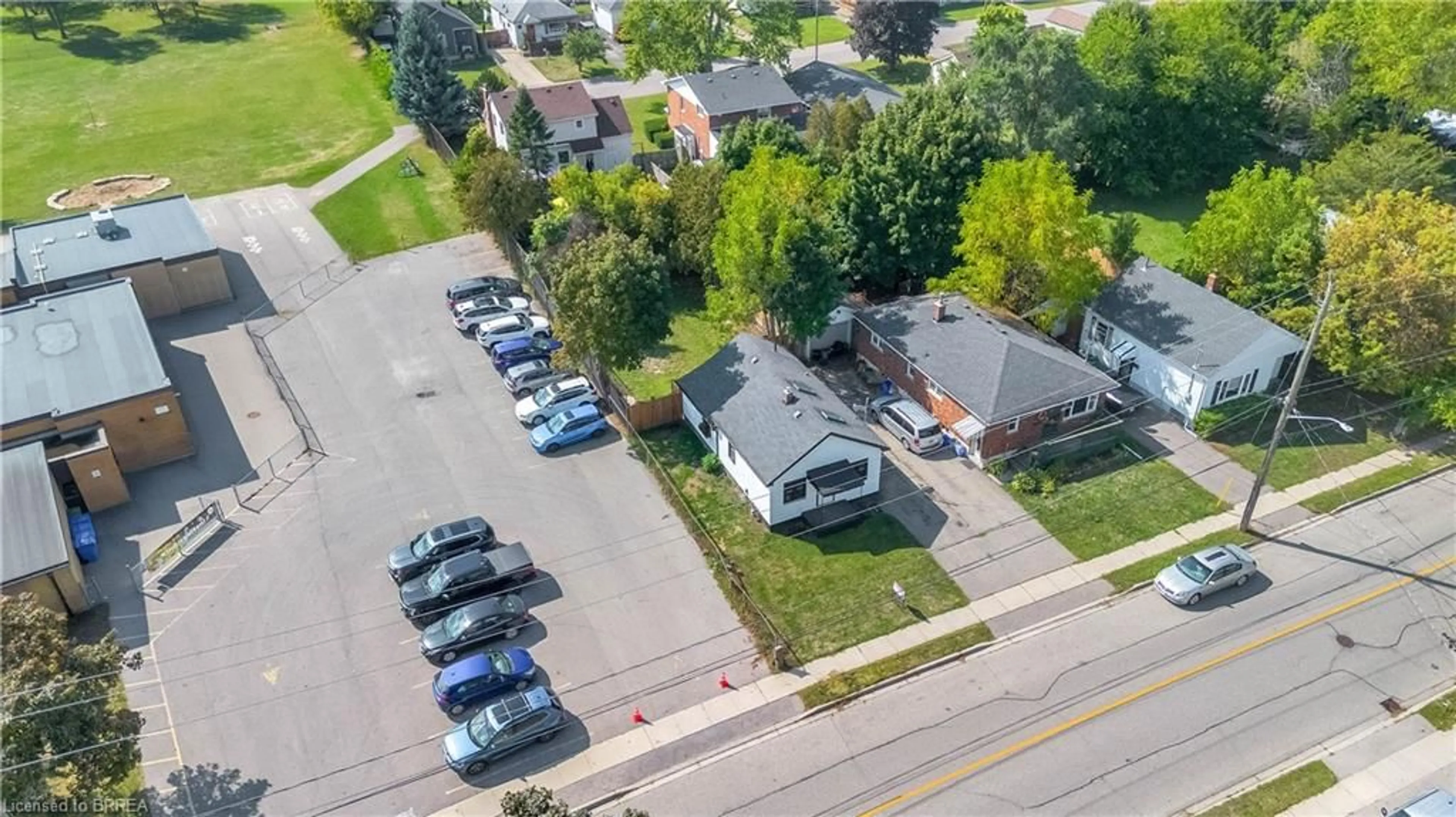 A pic from outside/outdoor area/front of a property/back of a property/a pic from drone, street for 50 Morton Ave, Brantford Ontario N3R 2N5