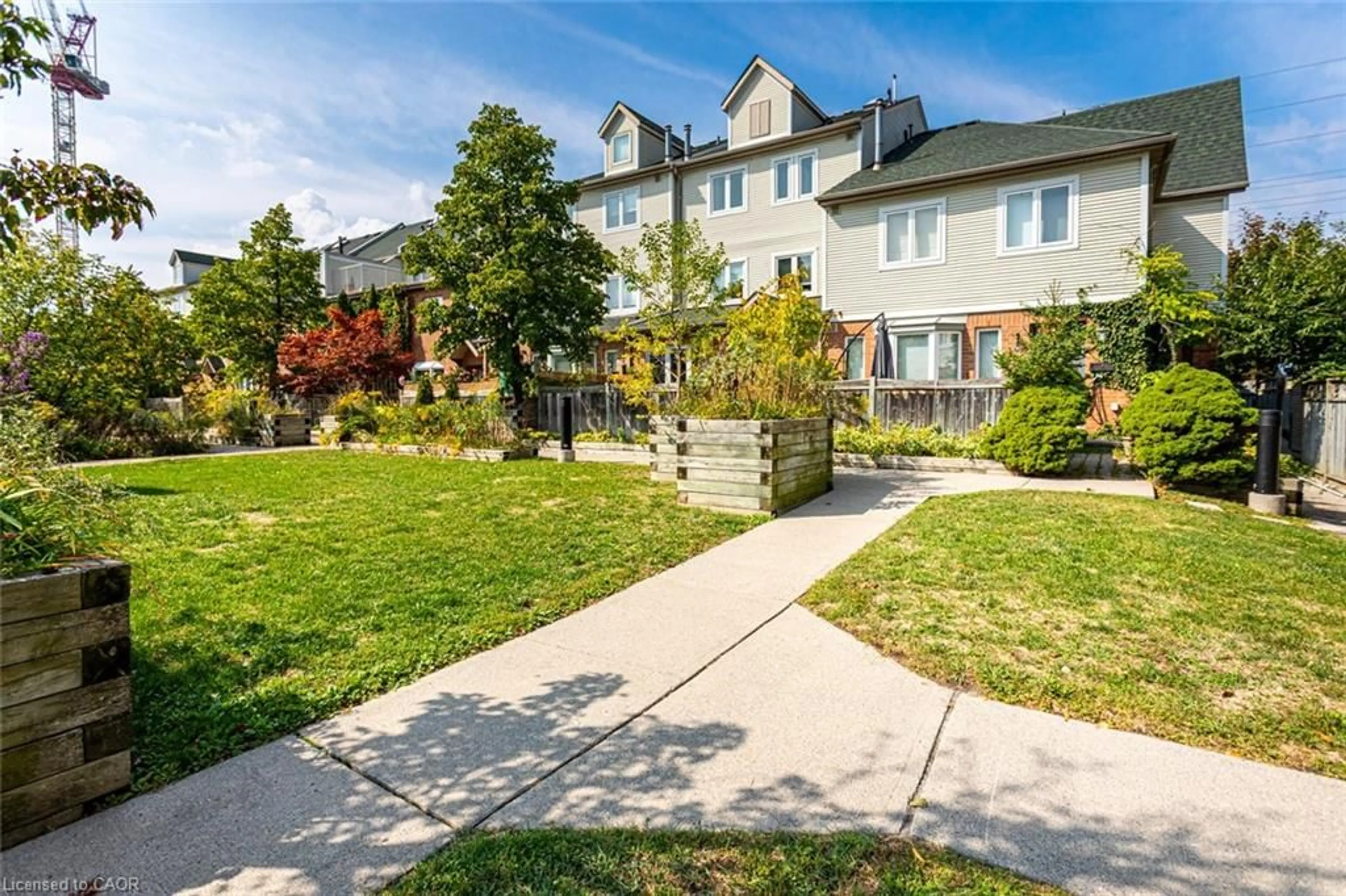 Patio, street for 1231 Parkwest Pl #26, Mississauga Ontario L5E 3J3