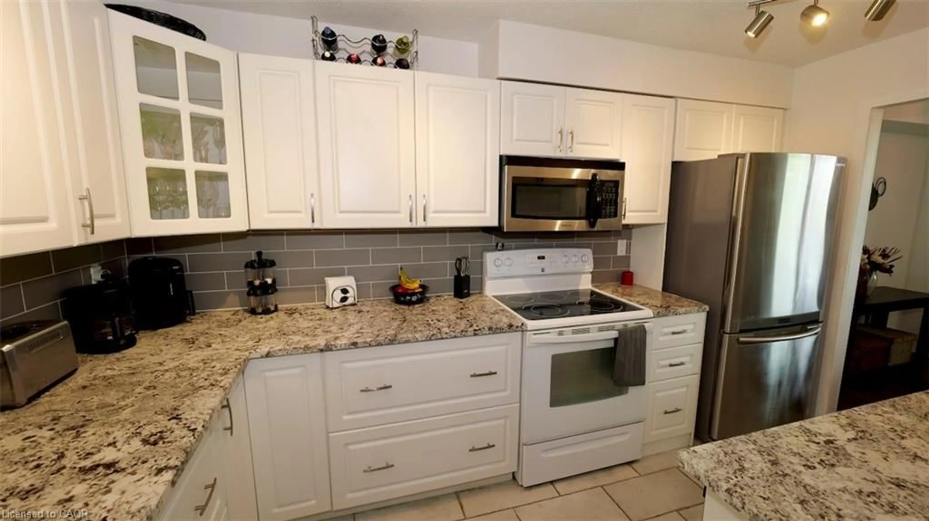 Standard kitchen, ceramic/tile floor for 225 Harvard Pl #603, Waterloo Ontario N2J 4H4