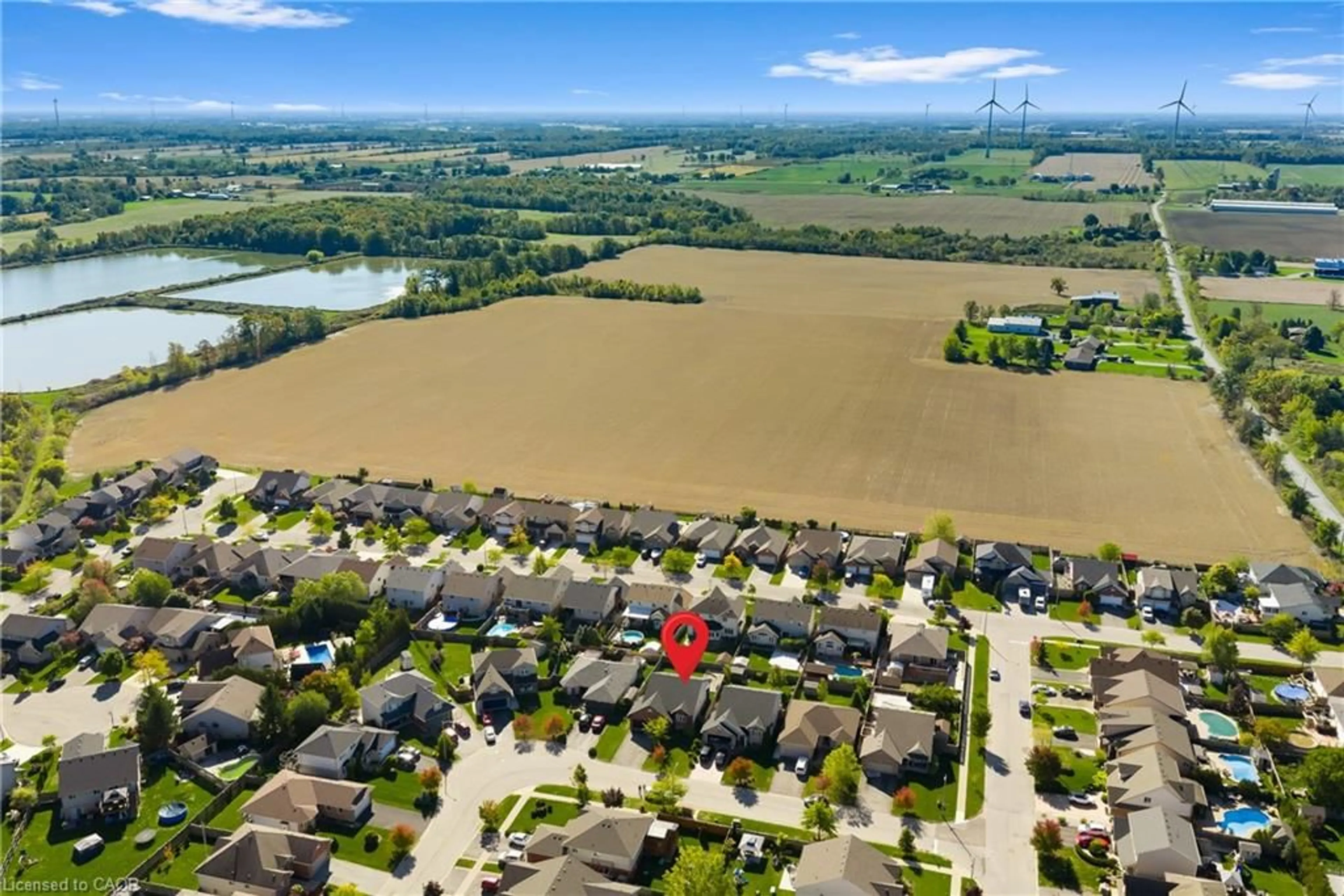 A pic from outside/outdoor area/front of a property/back of a property/a pic from drone, water/lake/river/ocean view for 8 Lindan St, Smithville Ontario L0R 2A0