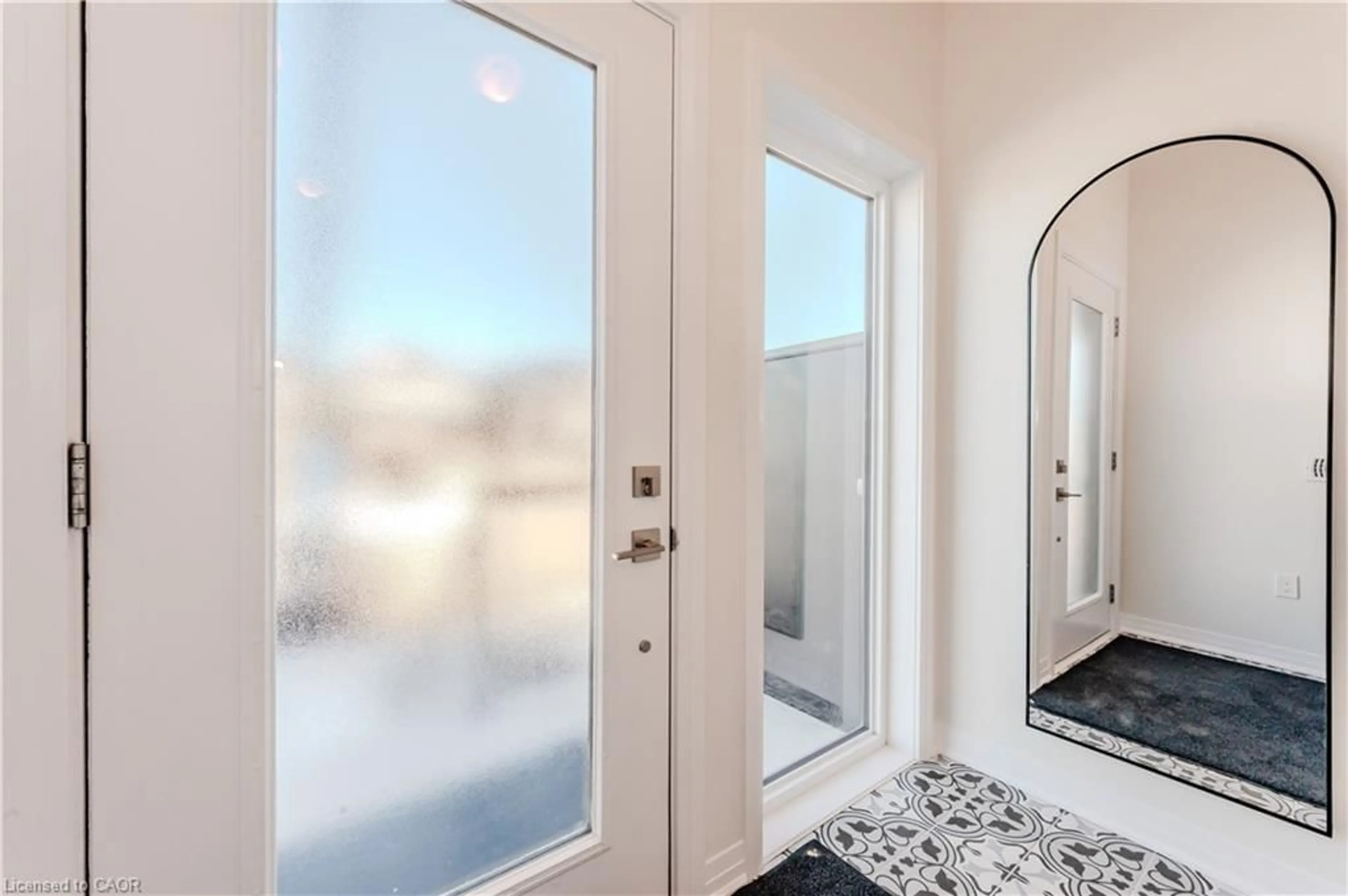 Indoor entryway for 704 Benninger Dr, Kitchener Ontario N2E 0H8