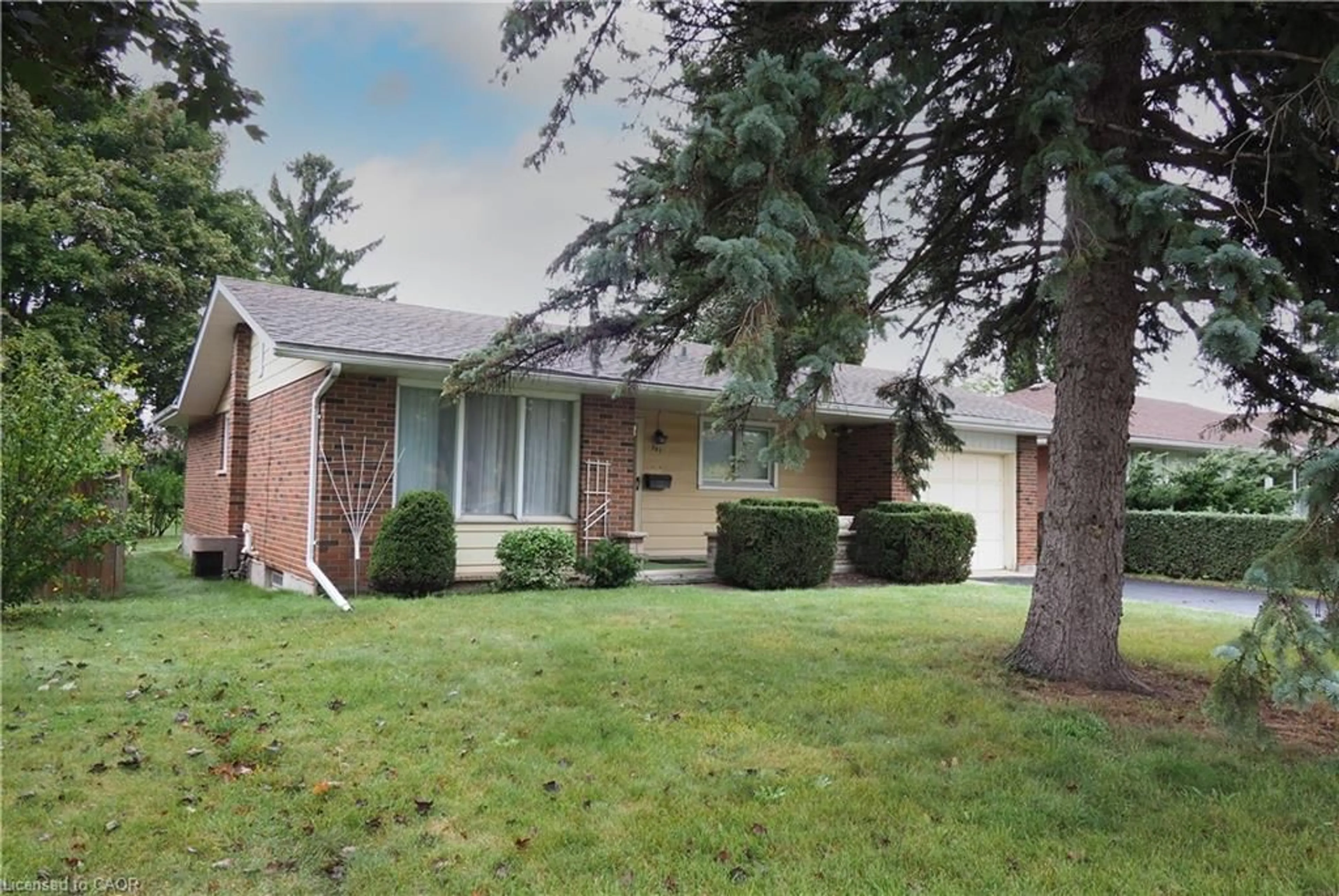 Home with brick exterior material, street for 881 Dunbar Rd, Cambridge Ontario N3H 2T6