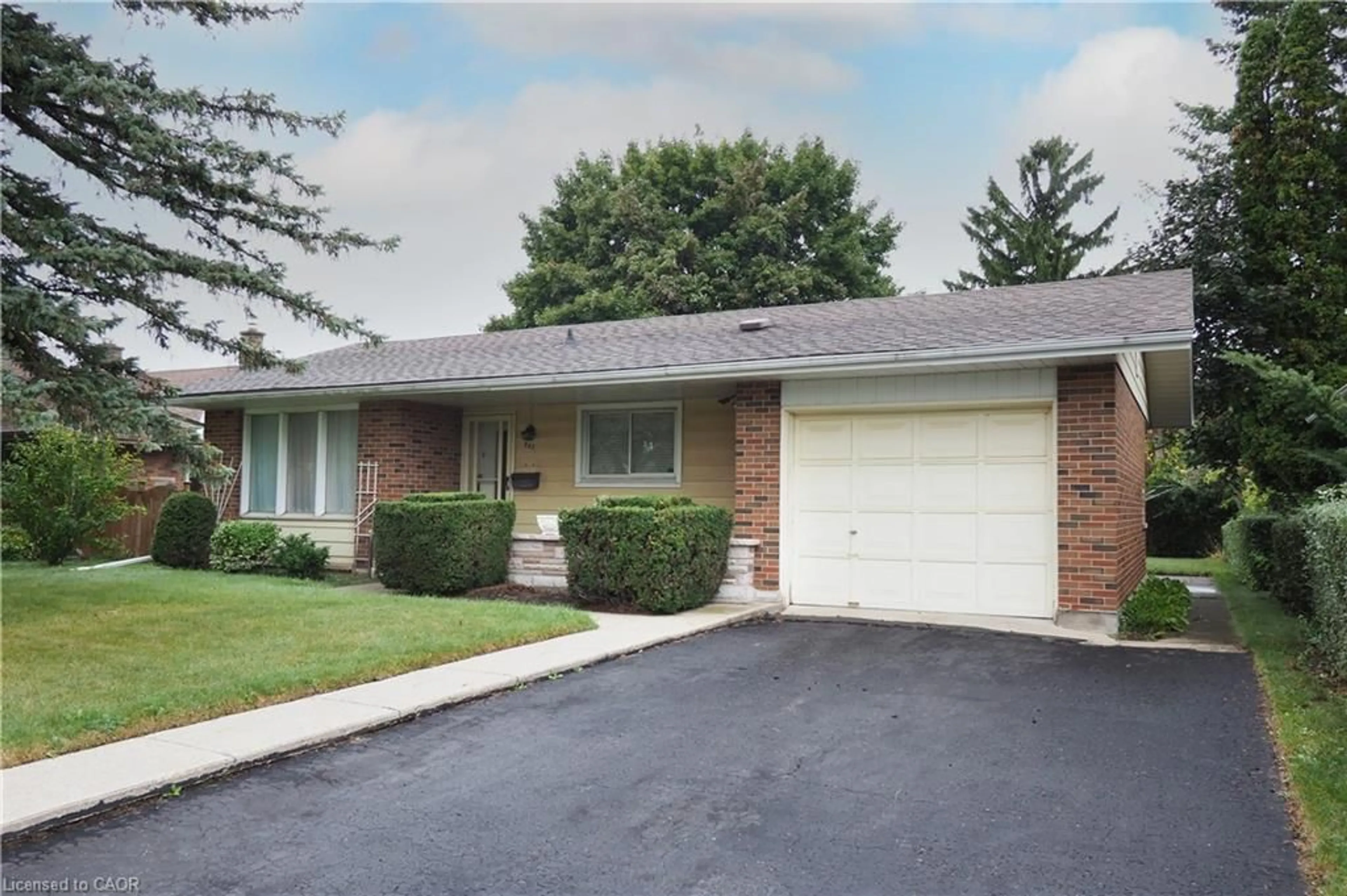 Home with brick exterior material, street for 881 Dunbar Rd, Cambridge Ontario N3H 2T6