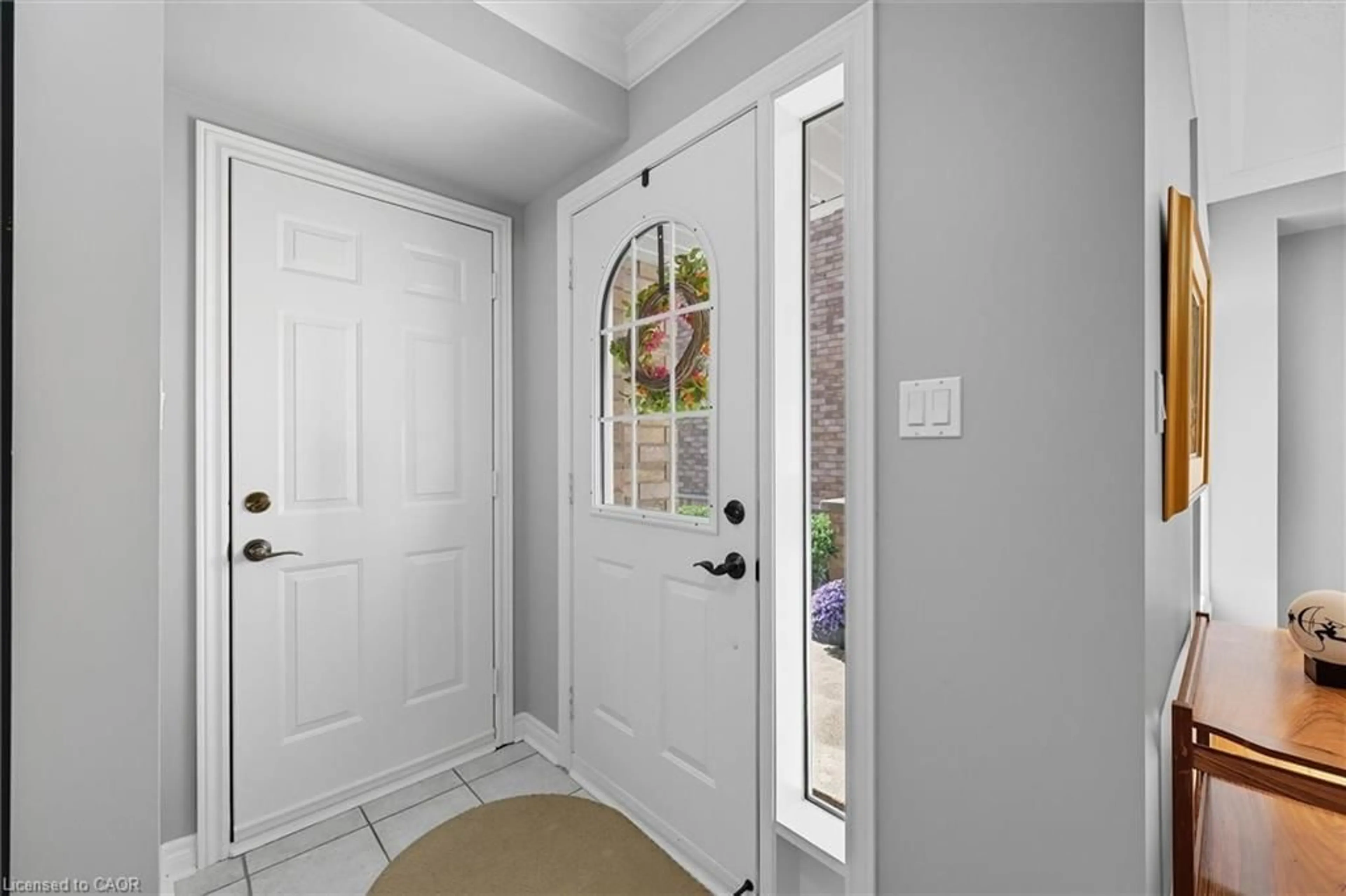 Indoor entryway for 3045 New St #41, Burlington Ontario L7N 3V9
