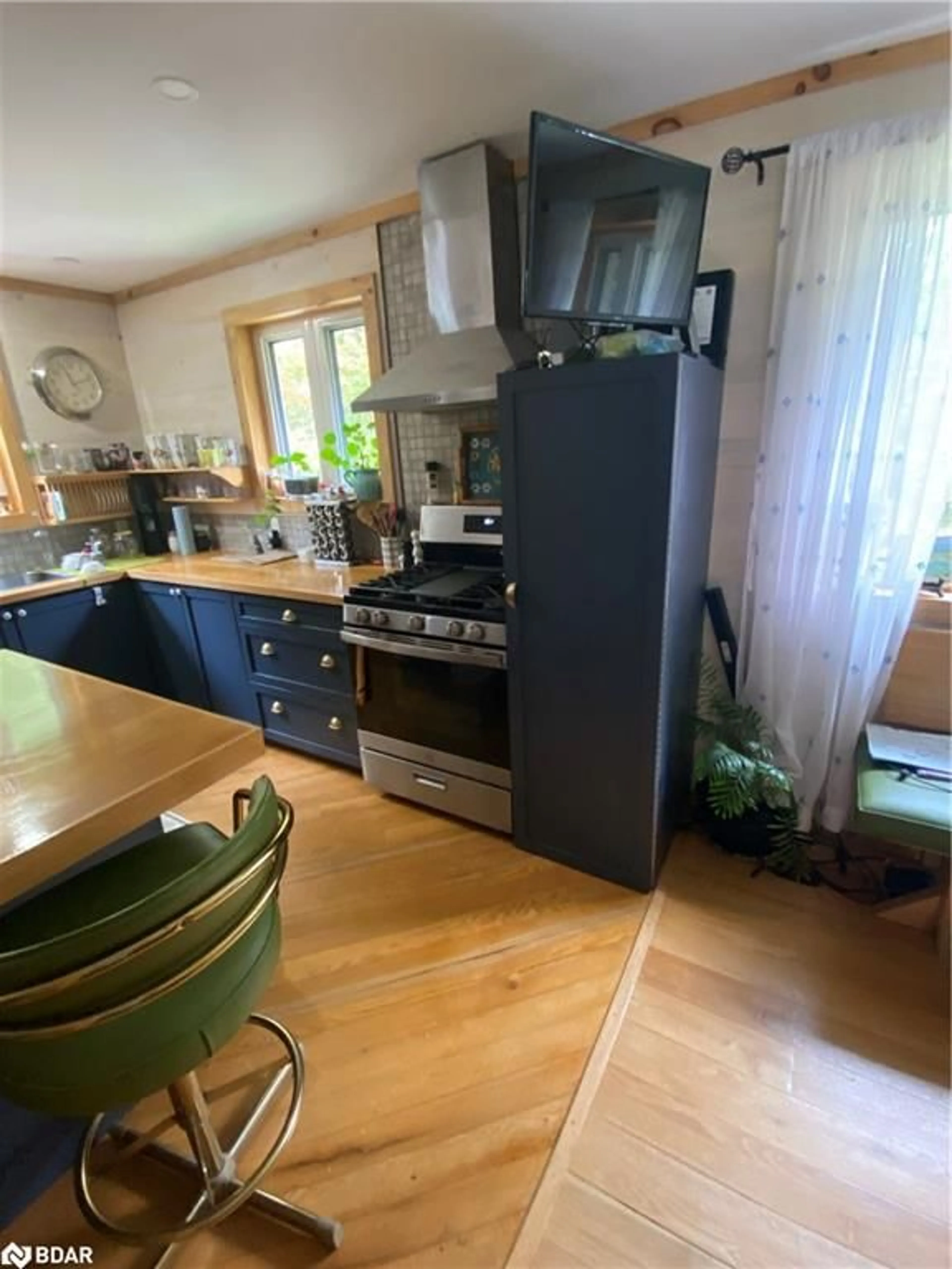 Standard kitchen, unknown for 1070 Vankoughnet Road Rd, Bracebridge Ontario P1L 1X1
