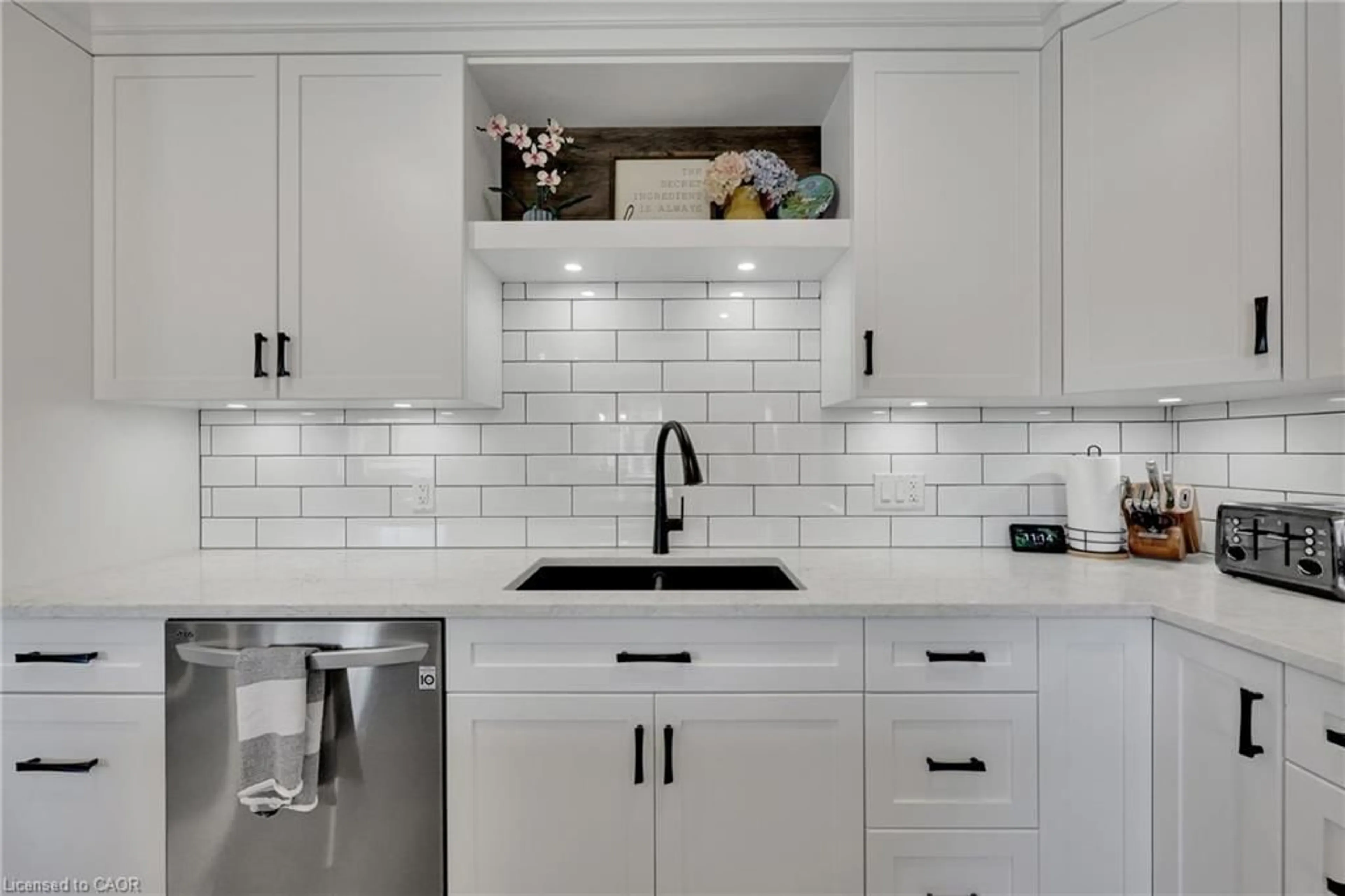 Contemporary kitchen, ceramic/tile floor for 3 Sandy Court, Tillsonburg Ontario N4G 0H6
