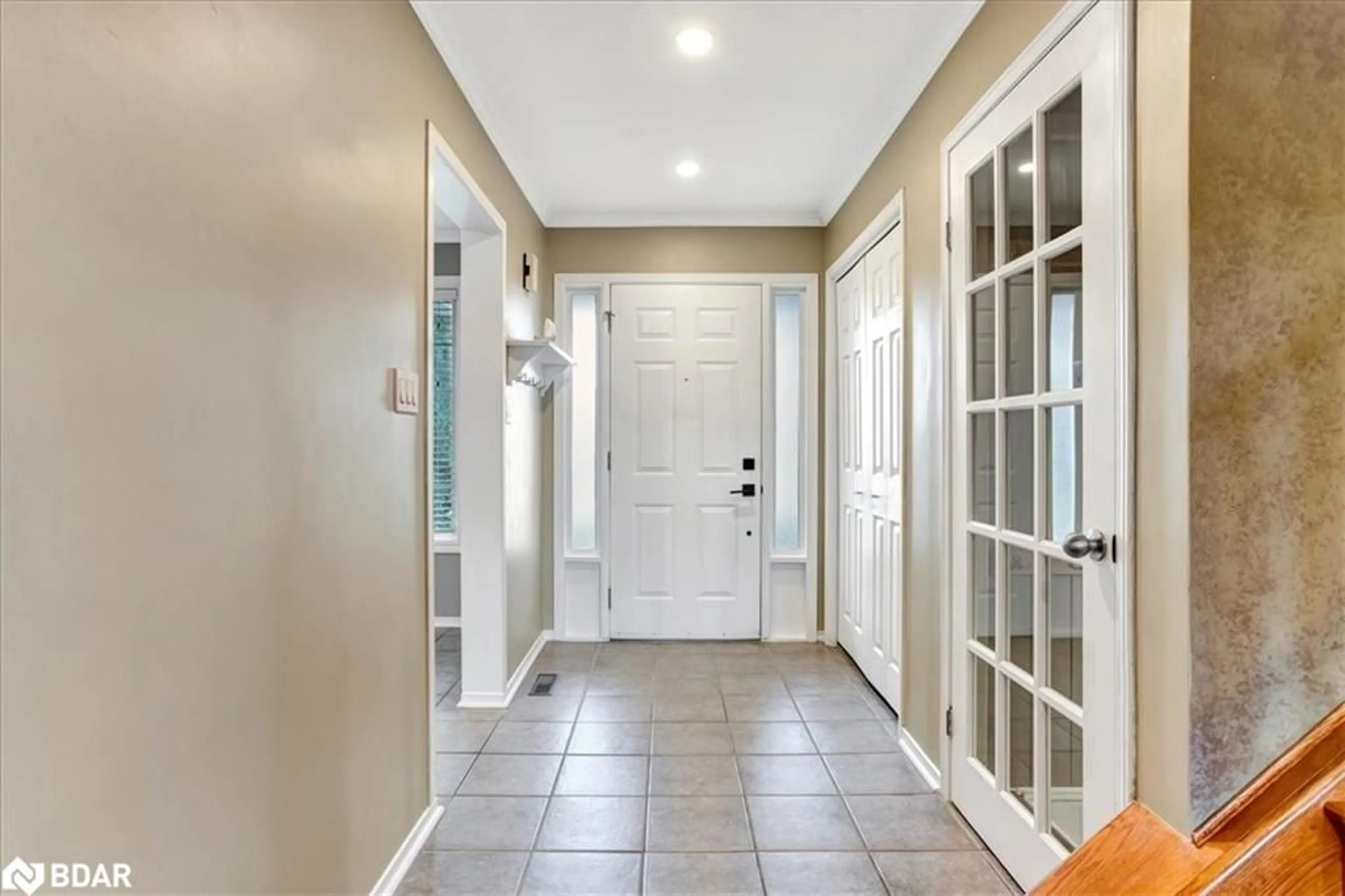 Indoor entryway for 56 Knicely Rd, Barrie Ontario L4N 6V3