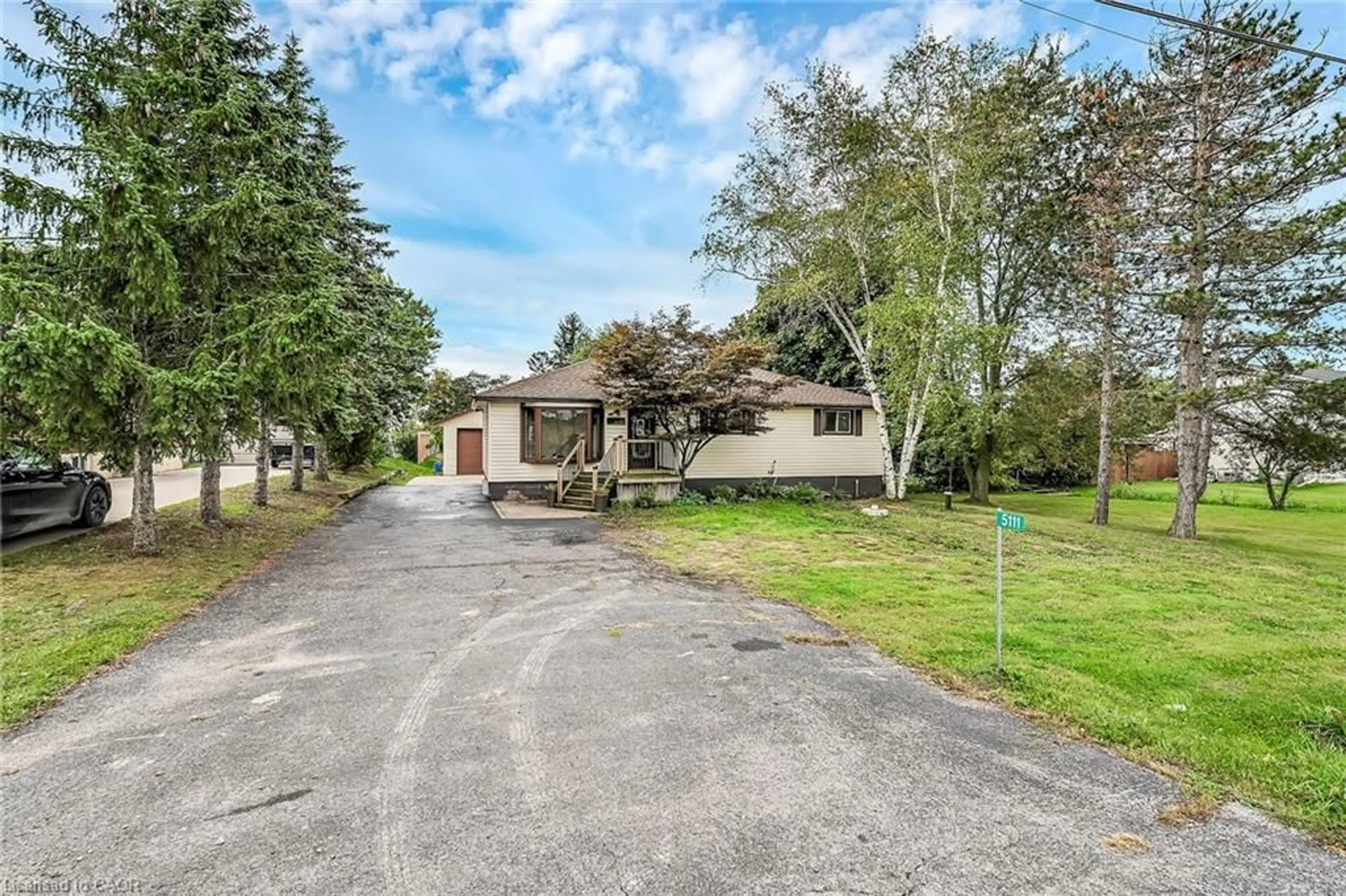 A pic from outside/outdoor area/front of a property/back of a property/a pic from drone, street for 5111 White Church Rd, Mount Hope Ontario L0R 1W0