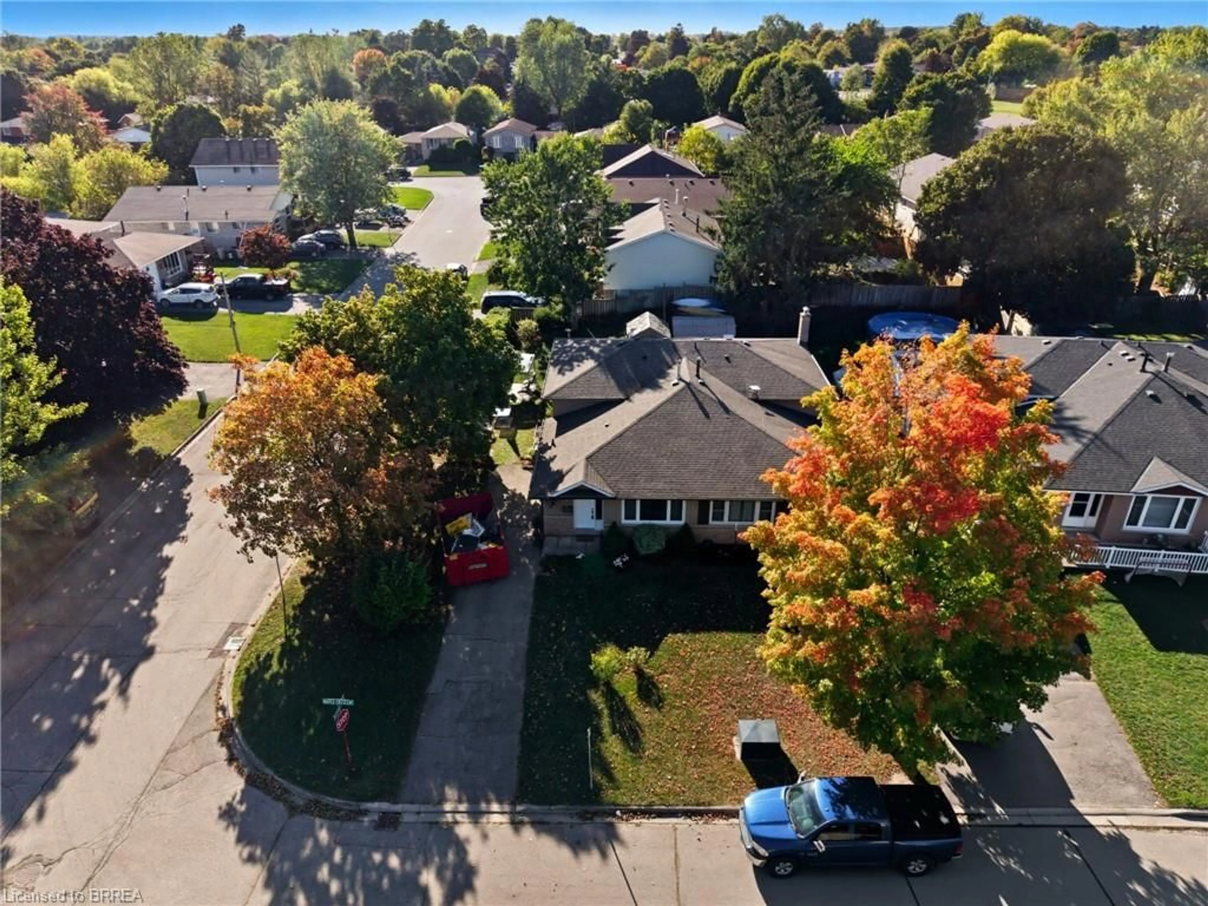 A pic from outside/outdoor area/front of a property/back of a property/a pic from drone, street for 45 Maple Cres, Paris Ontario N3L 3R3