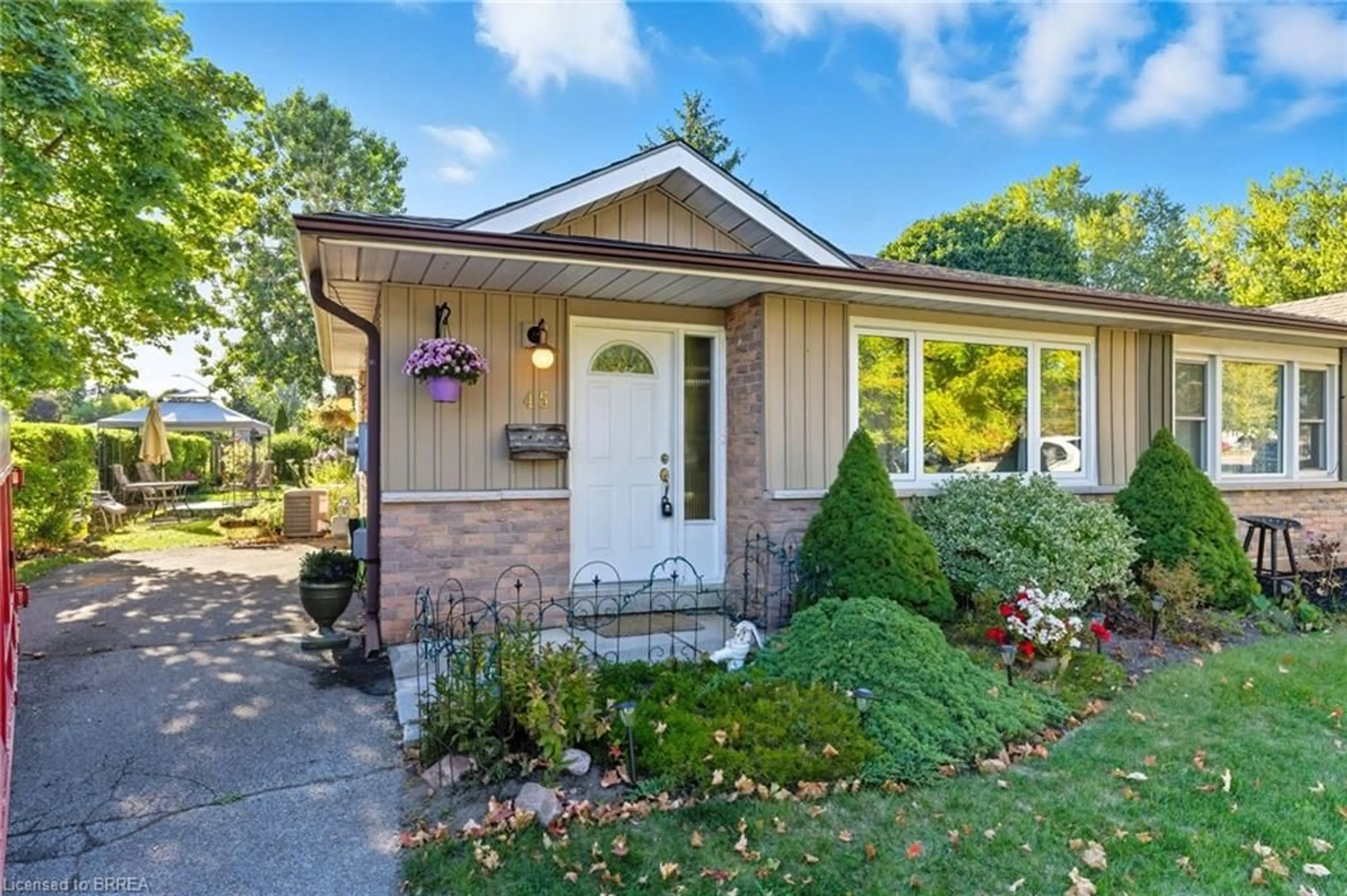 Home with vinyl exterior material, street for 45 Maple Cres, Paris Ontario N3L 3R3