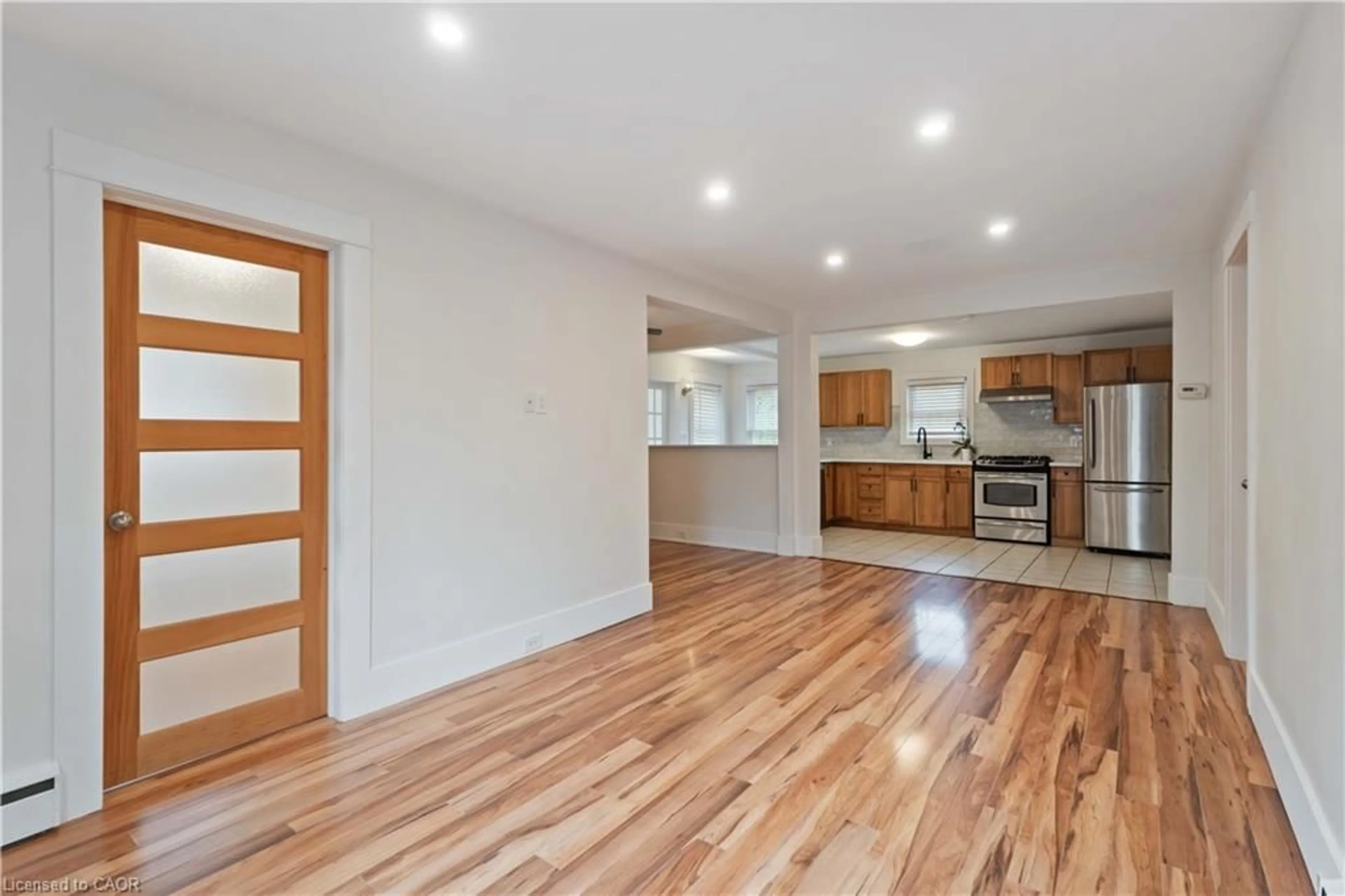 Open concept kitchen, wood/laminate floor for 543 Vine St, St. Catharines Ontario L2M 3T5