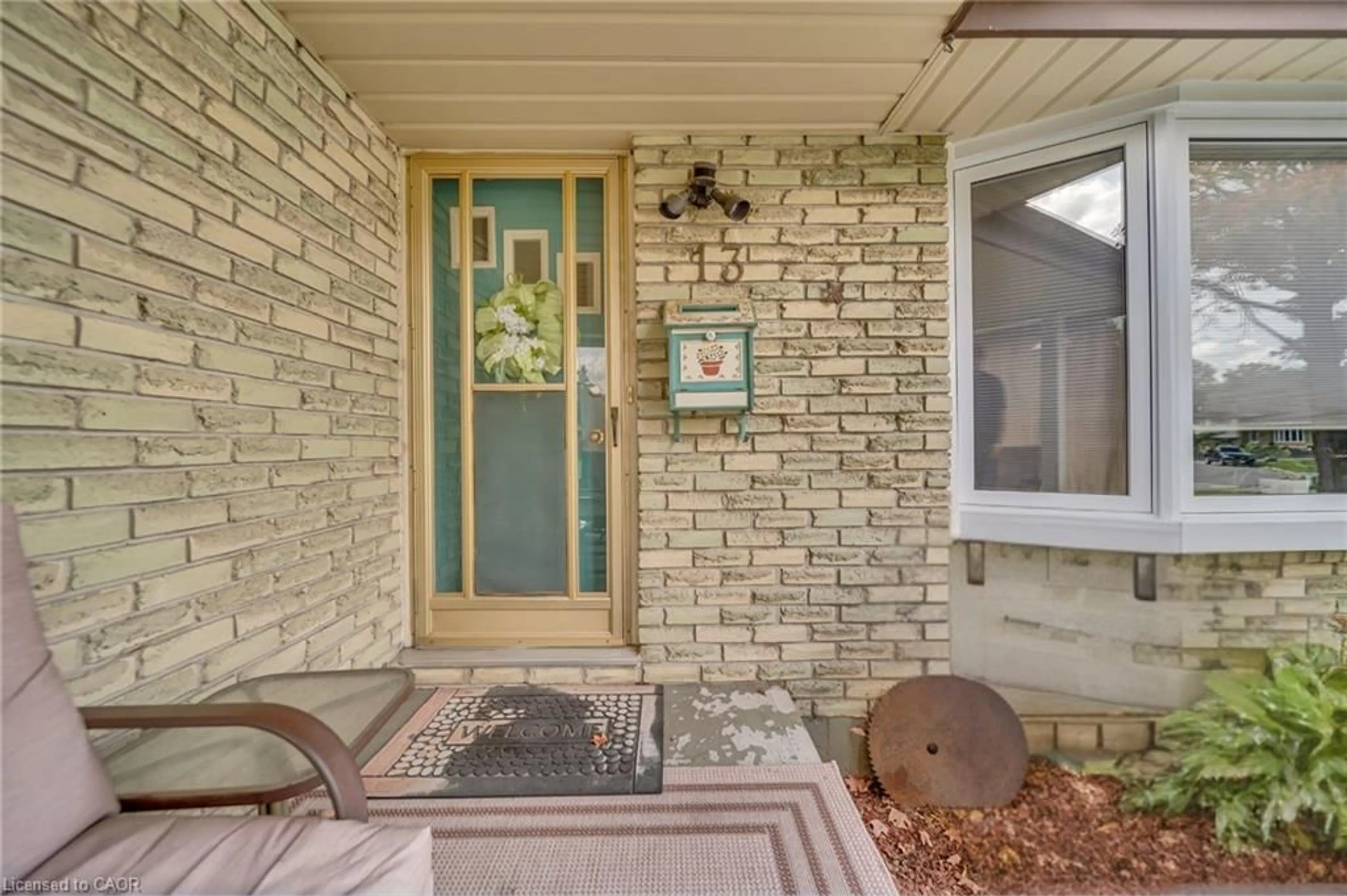 Indoor entryway for 13 Gilston Pky, Paris Ontario N3L 3K1