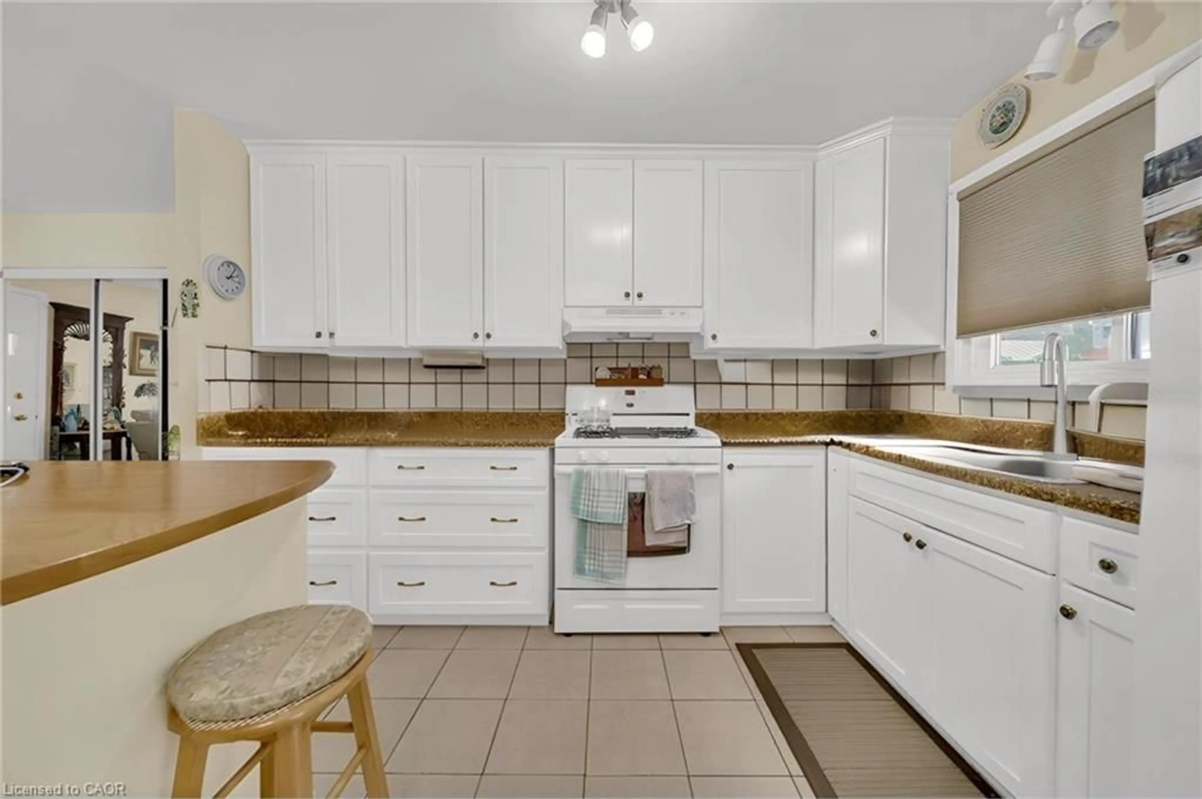 Standard kitchen, ceramic/tile floor for 13 Gilston Pky, Paris Ontario N3L 3K1