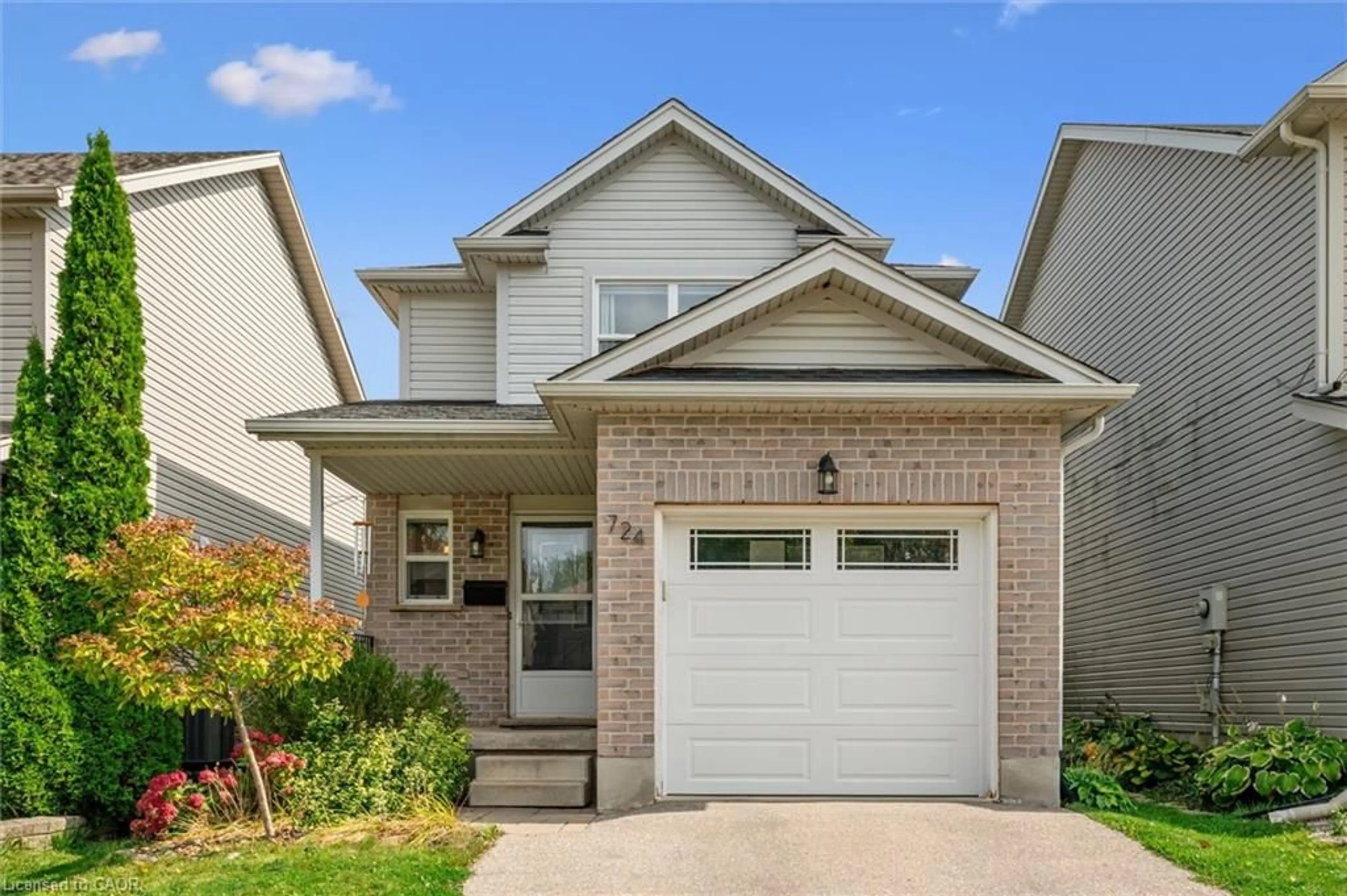 Home with vinyl exterior material, street for 724 Paris Blvd, Waterloo Ontario N2T 2X9