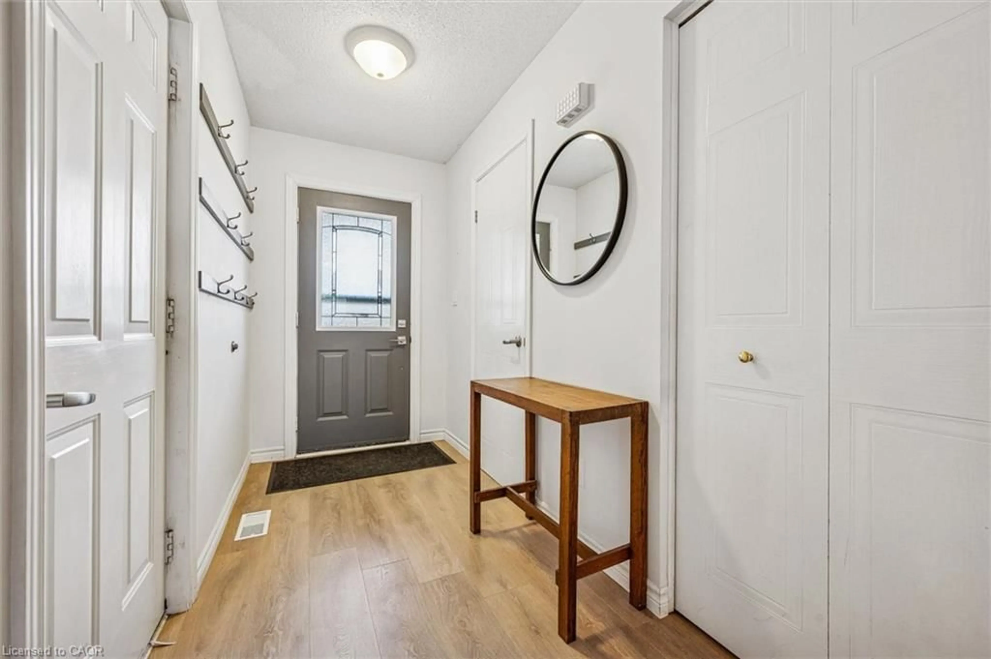 Indoor entryway for 724 Paris Blvd, Waterloo Ontario N2T 2X9