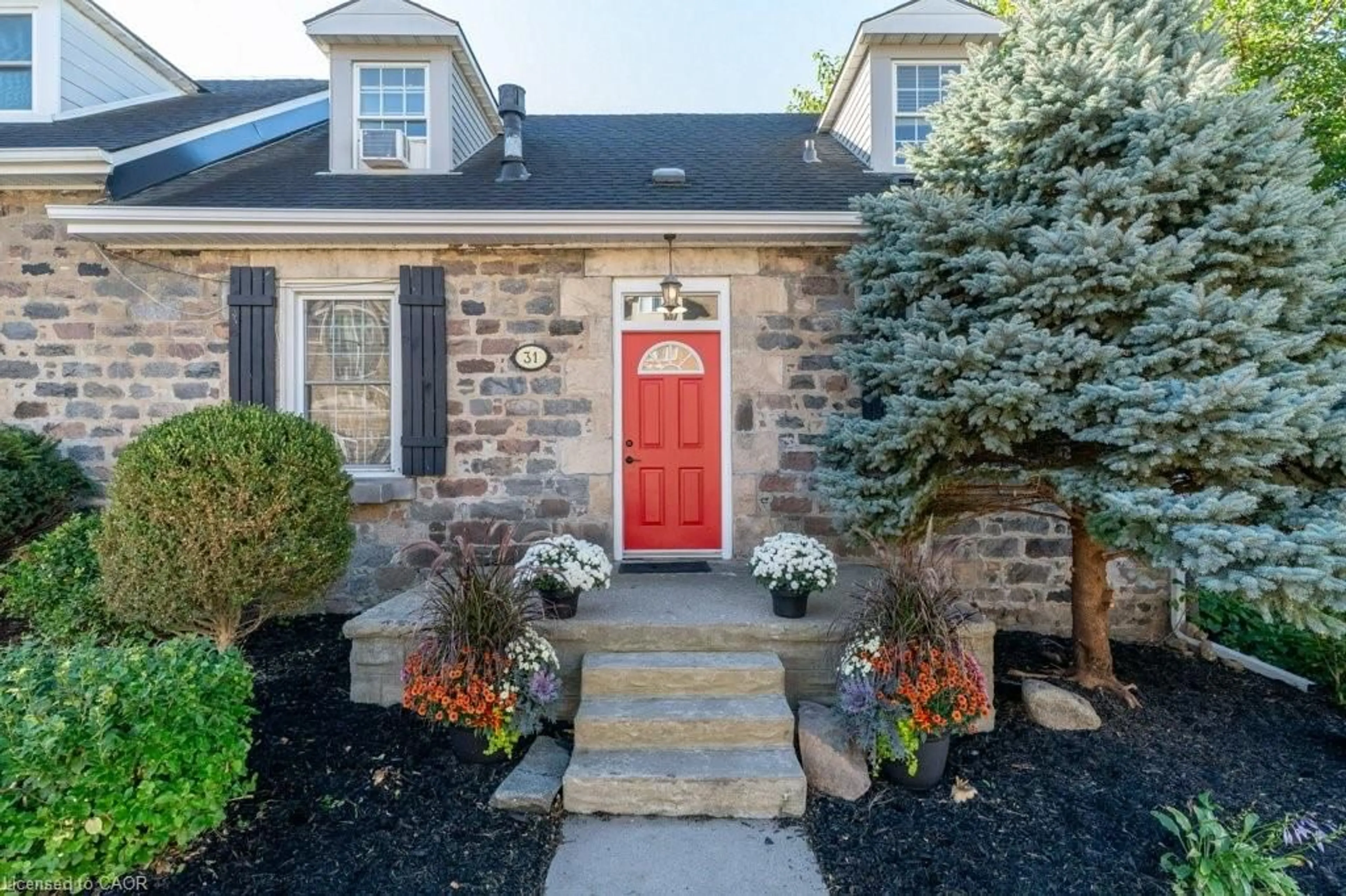 Home with brick exterior material, street for 31 Bruce St, Cambridge Ontario N1R 2E1