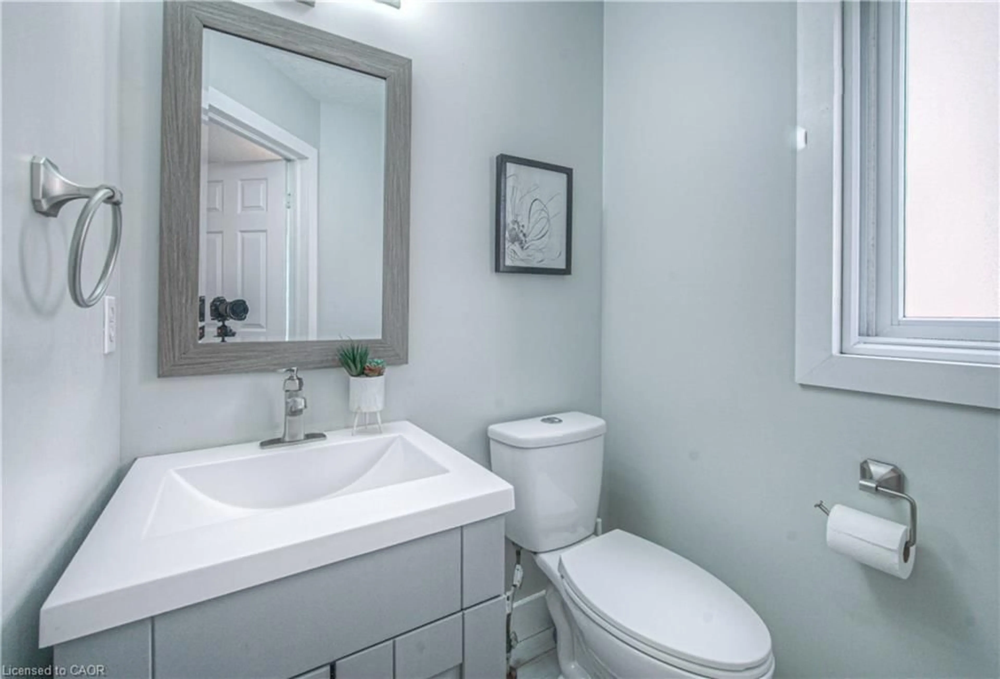 Standard bathroom, unknown for 220 Sienna Cres, Kitchener Ontario N2R 1T4