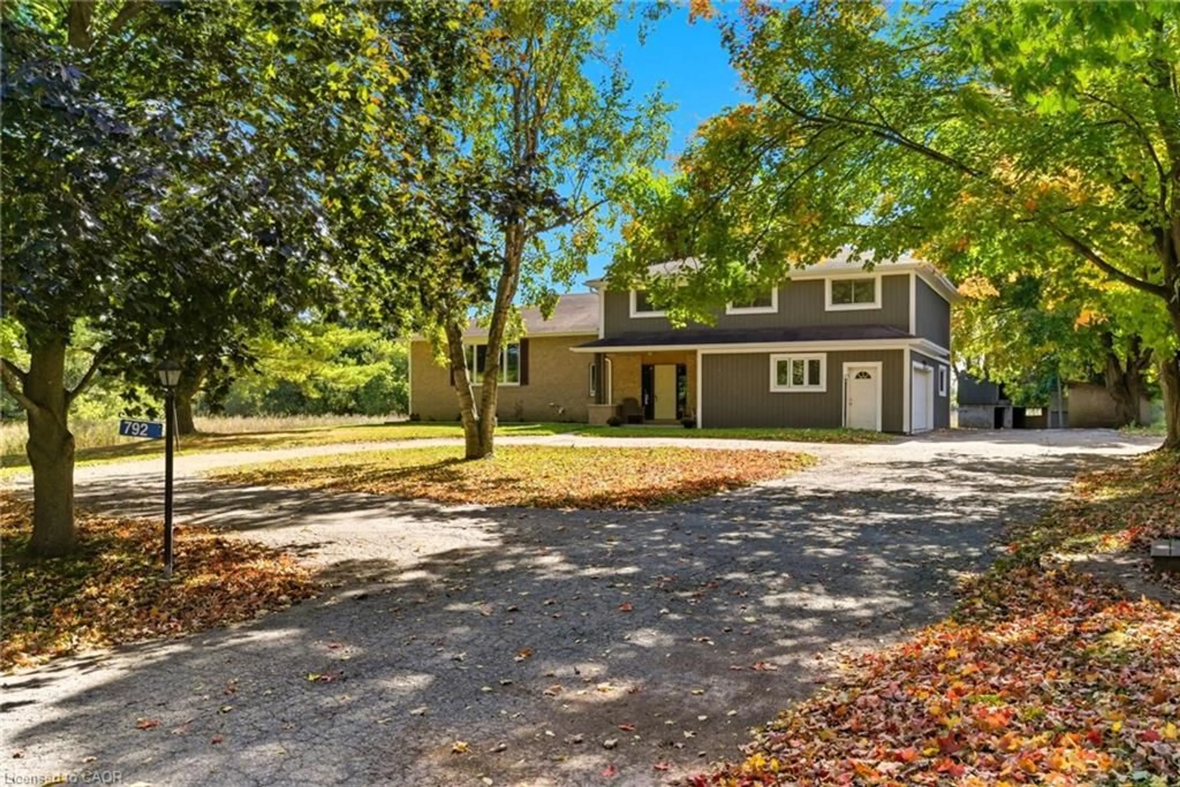 A pic from outside/outdoor area/front of a property/back of a property/a pic from drone, street for 792 6th Con Rd W, Millgrove Ontario L8B 1M8