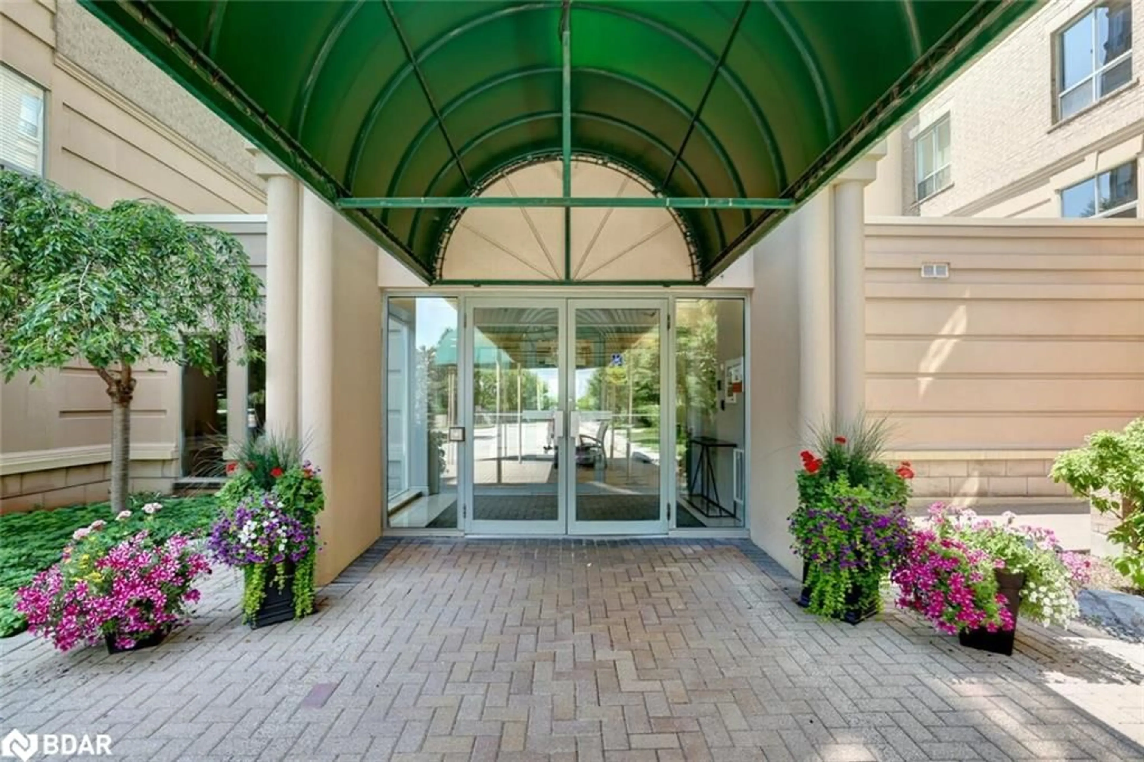 Indoor foyer for 2075 Amherst Heights Dr #606, Burlington Ontario L7P 5B8