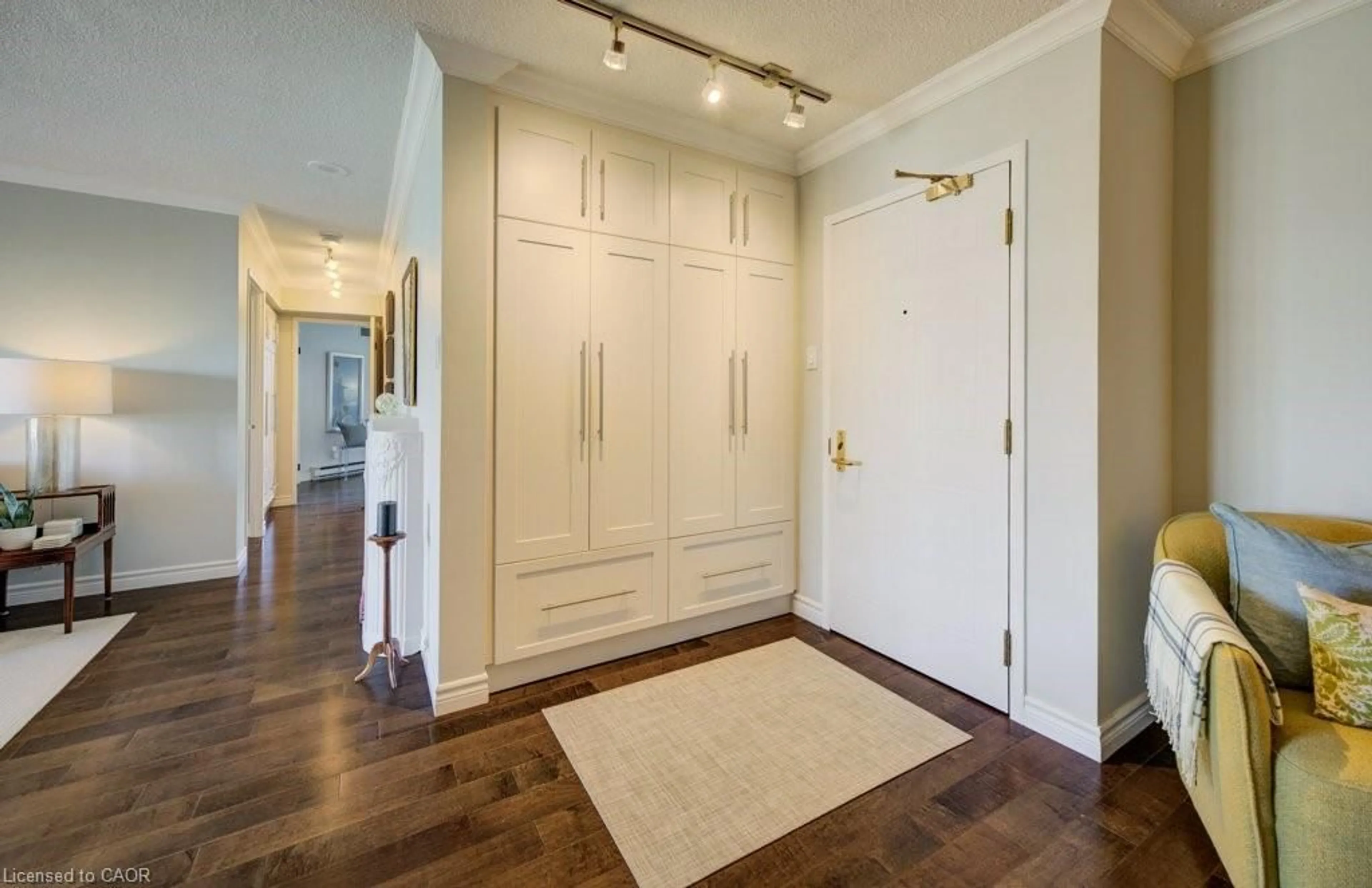 Indoor entryway for 265 Westcourt Pl #505, Waterloo Ontario N2L 6E4