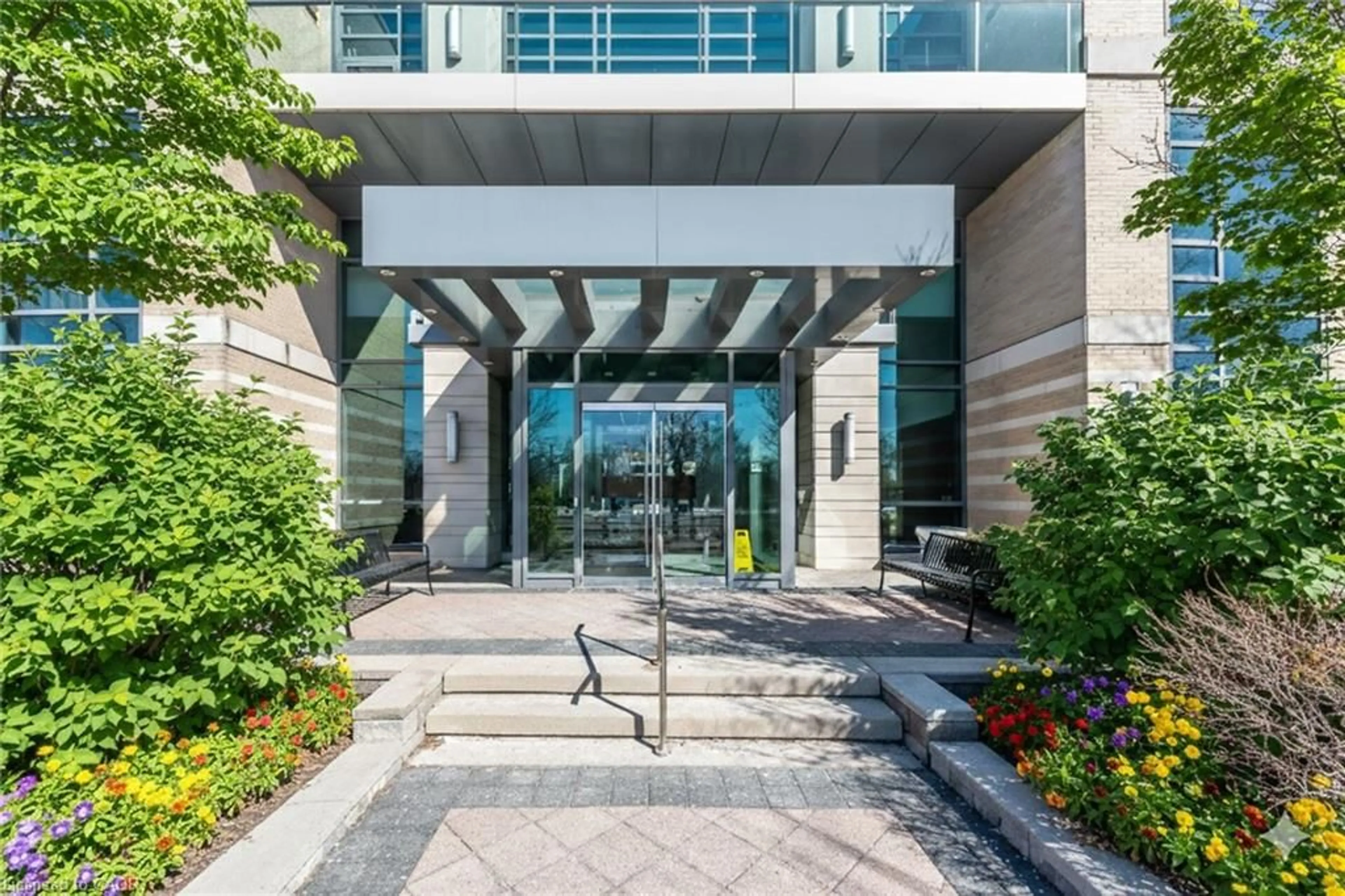 Indoor foyer for 225 Sherway Gardens Rd #2905, Etobicoke Ontario M9C 0A3