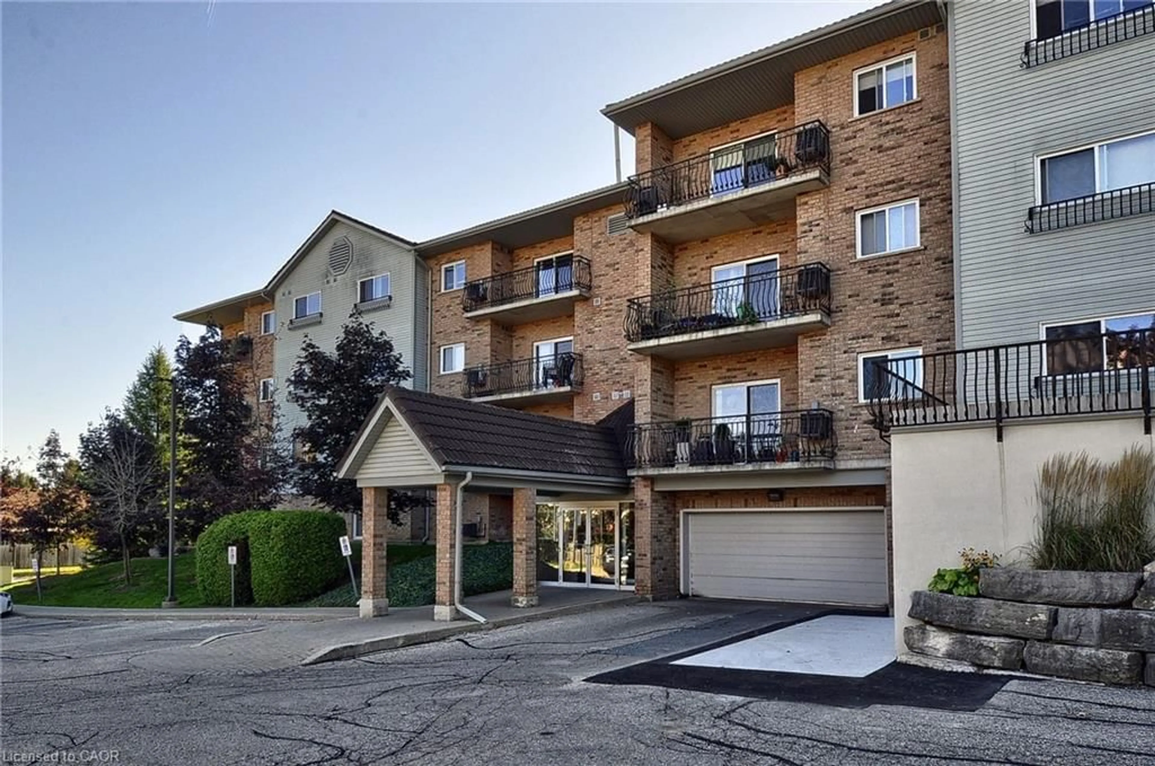 Unknown for 345 Briarmeadow Dr #302, Kitchener Ontario N2A 4J6