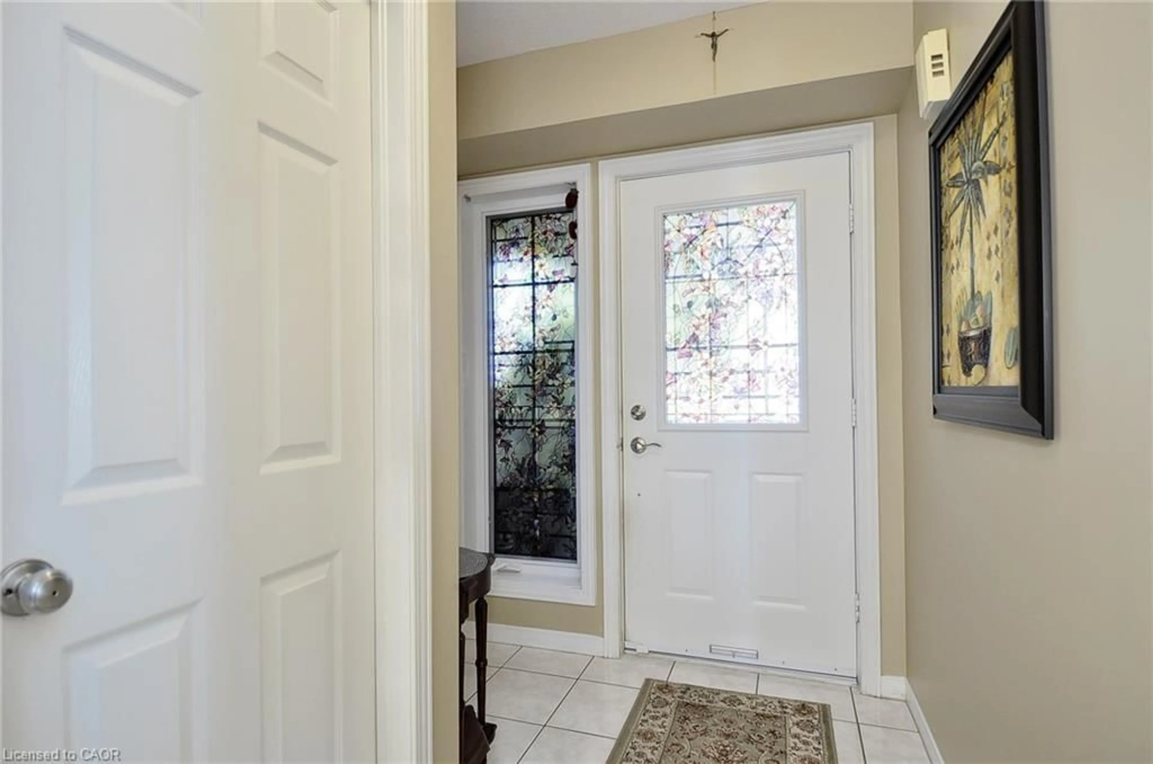 Indoor entryway for 8 Brandy Cres, Kitchener Ontario N2B 3W7