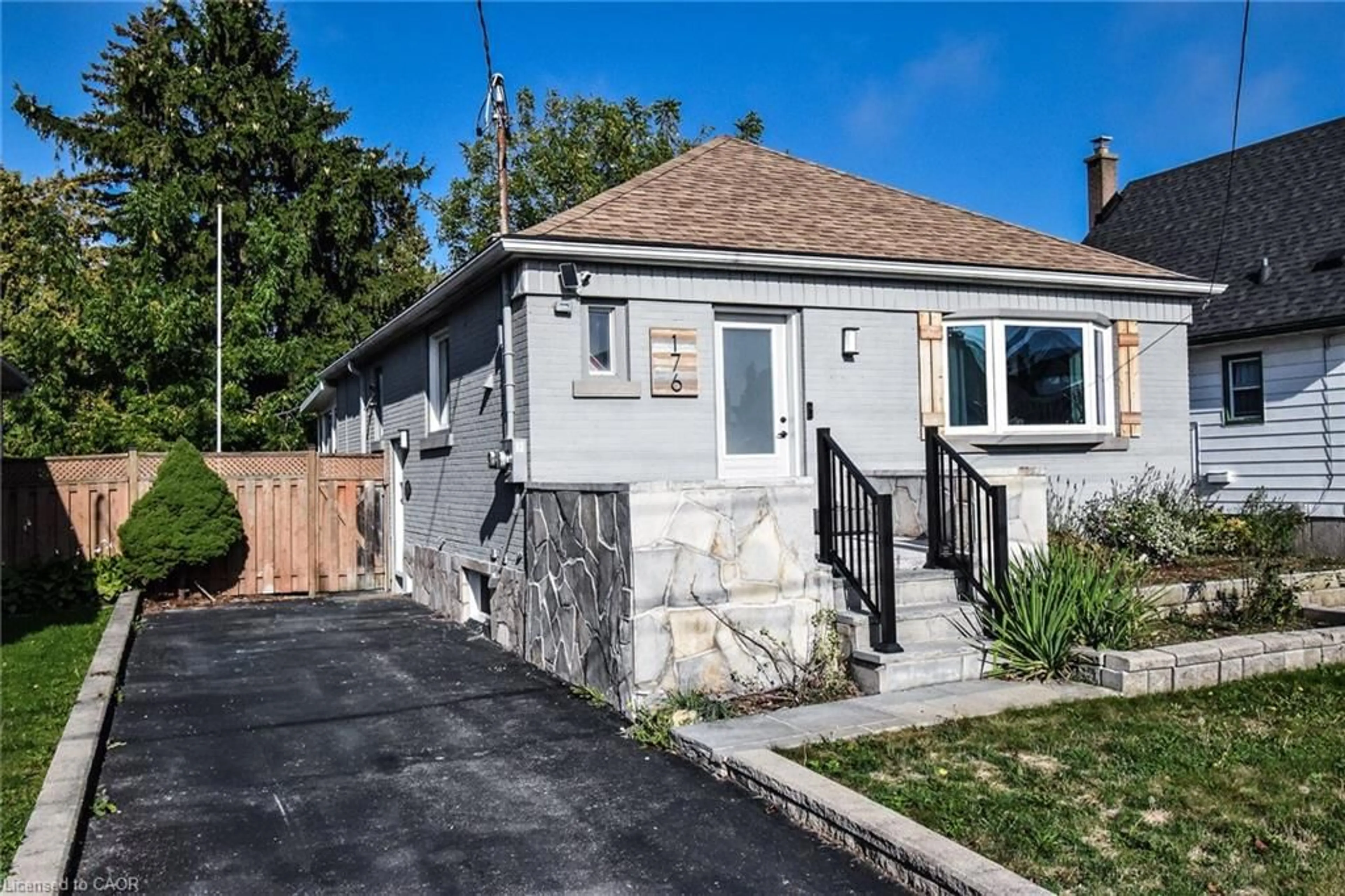 Home with brick exterior material, street for 176 East 43rd St, Hamilton Ontario L8T 3C2
