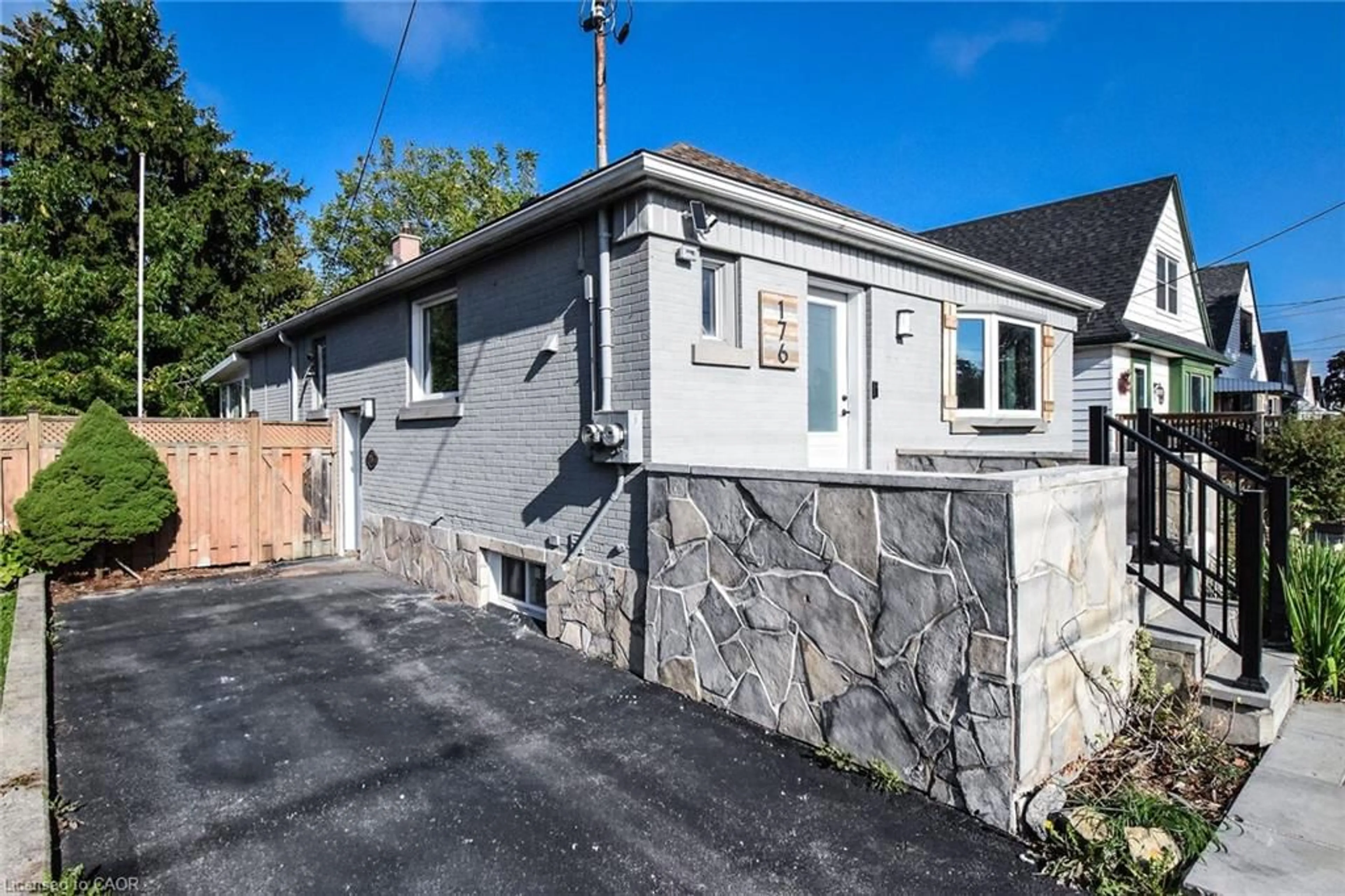 Unknown for 176 East 43rd St, Hamilton Ontario L8T 3C2