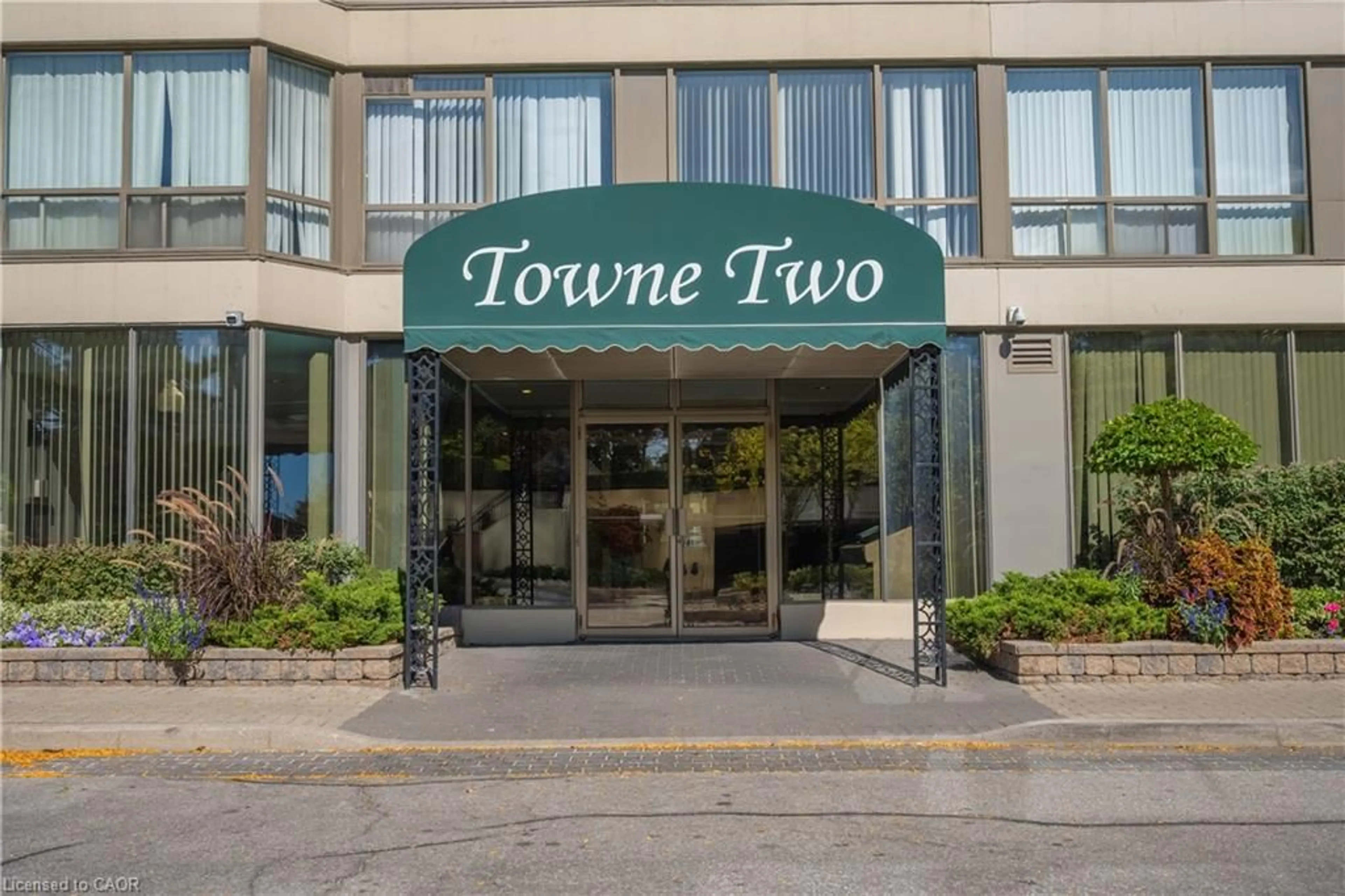 Indoor foyer for 55 Elm Dr #2204, Mississauga Ontario L5B 3Z3
