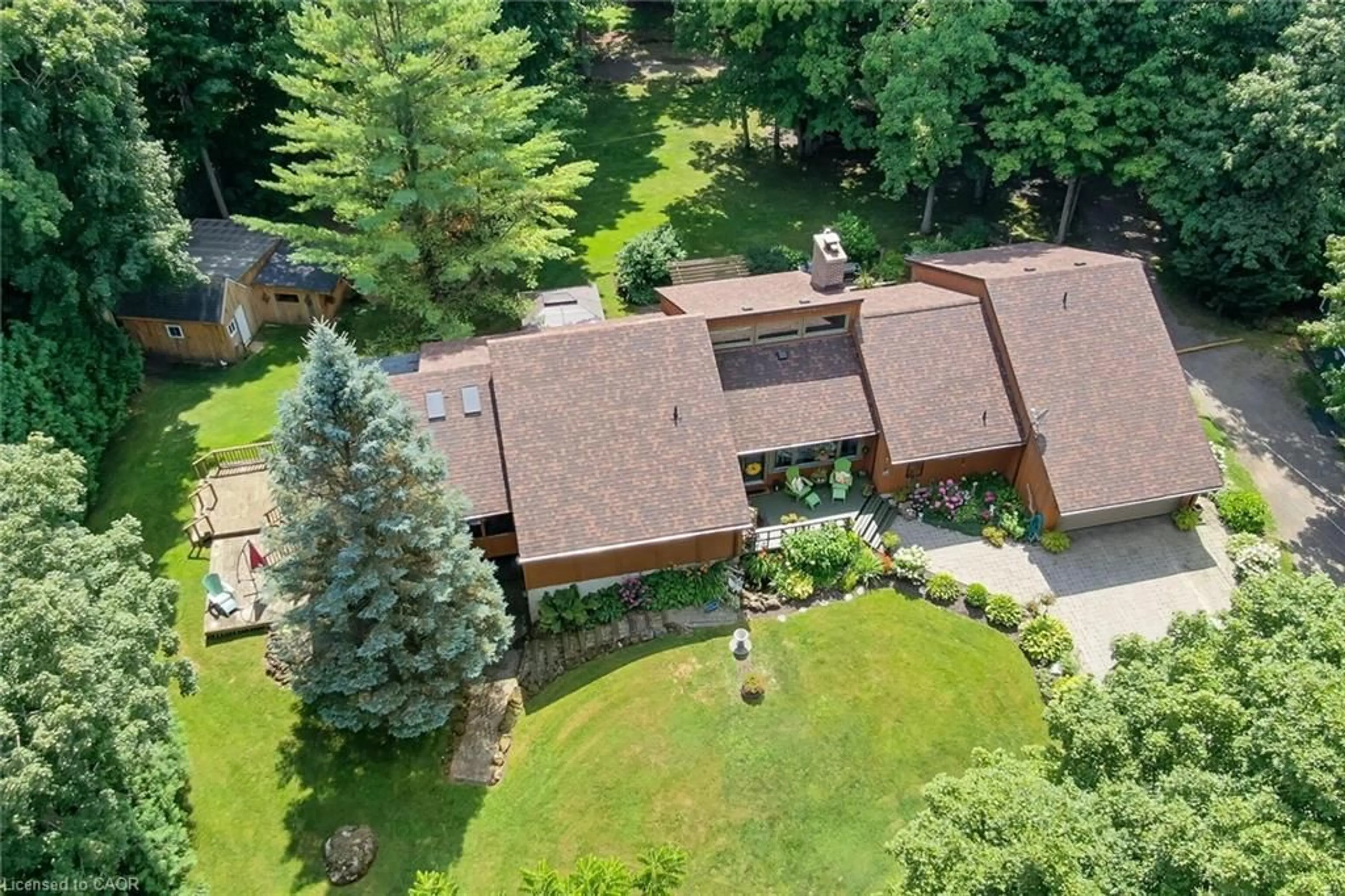 A pic from outside/outdoor area/front of a property/back of a property/a pic from drone, unknown for 11646 Dublin Line, Halton Hills Ontario L7J 2M1