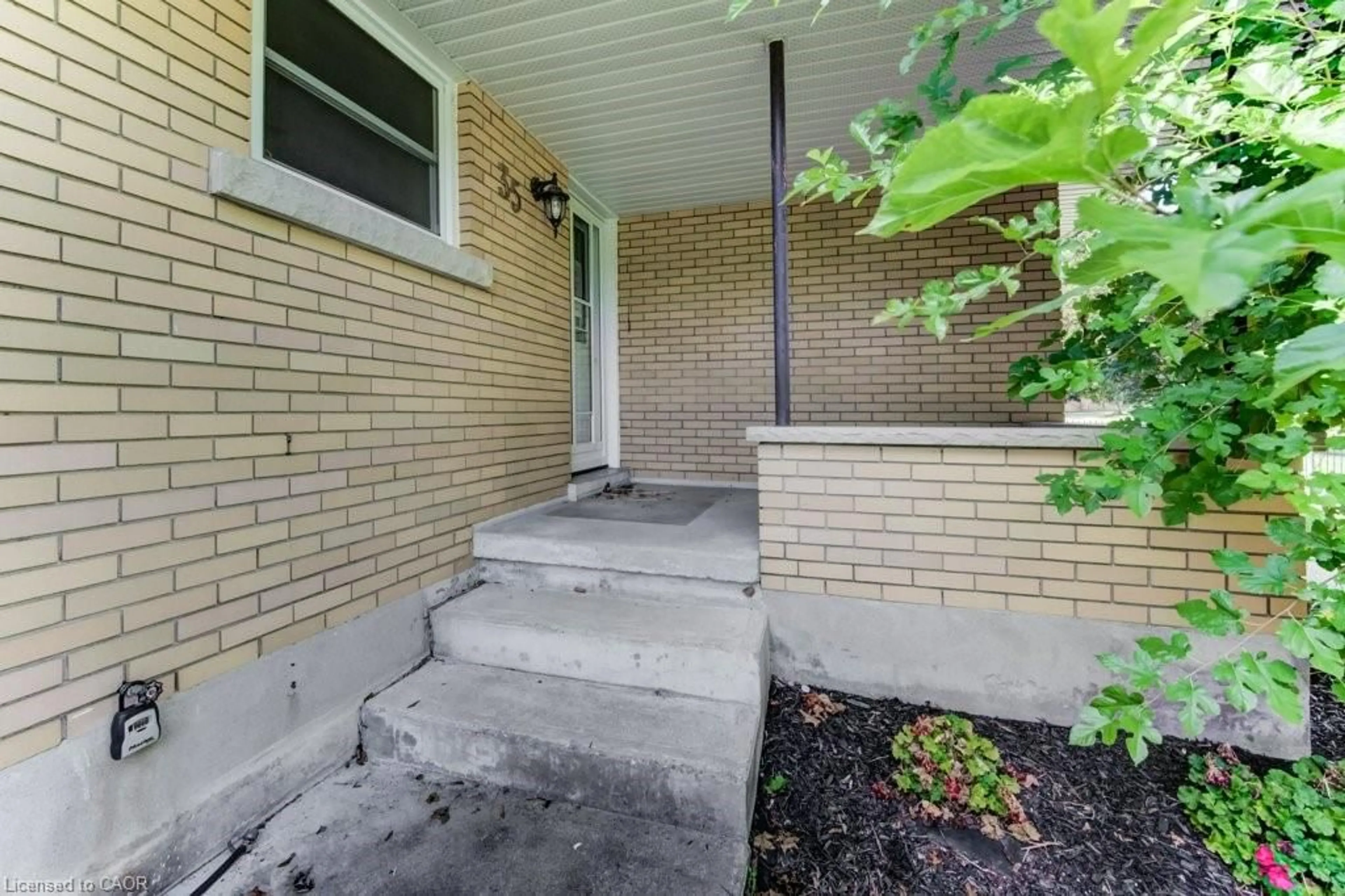 Unknown for 35 Vista Cres, Kitchener Ontario N2M 4C8