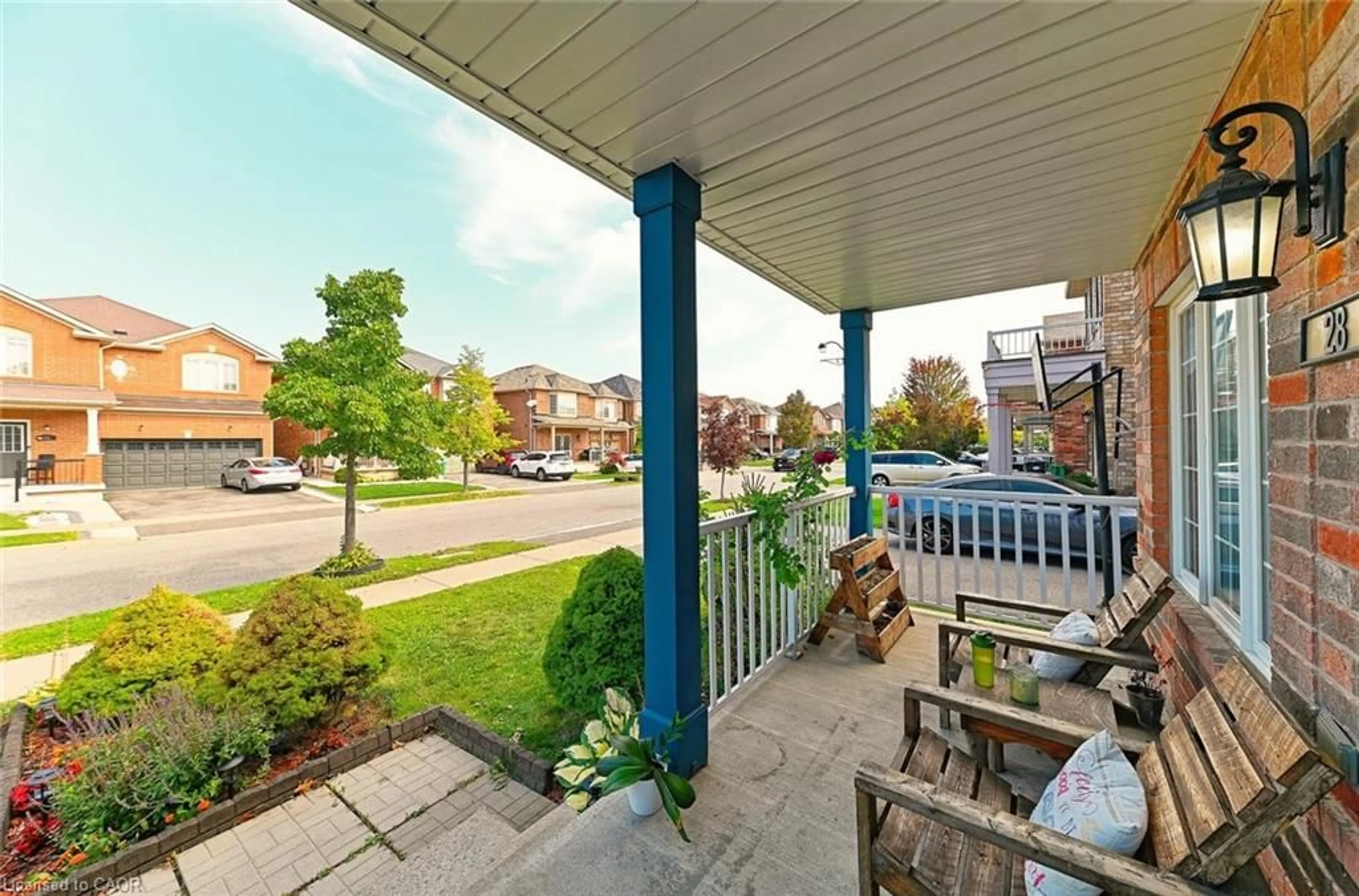 Patio, street for 28 Abbotsbury Dr, Brampton Ontario L6X 0S3