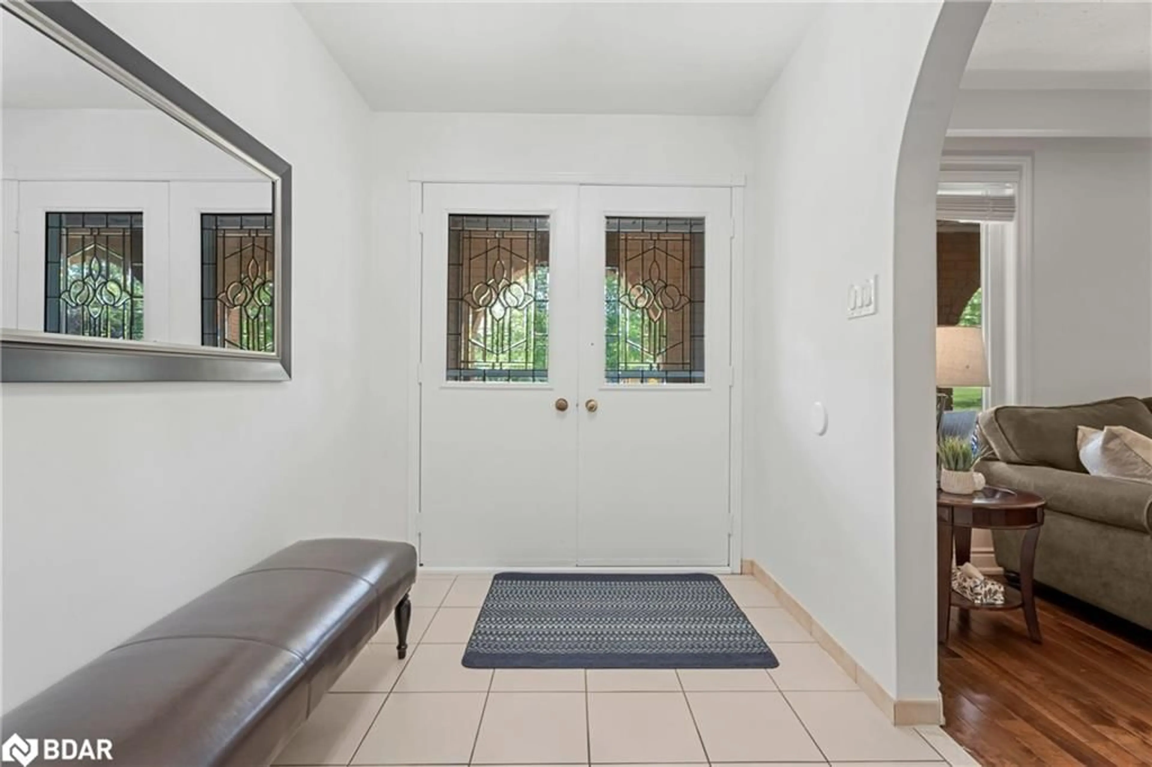 Indoor entryway for 124 Quaker Cres, Hamilton Ontario L8W 1H7