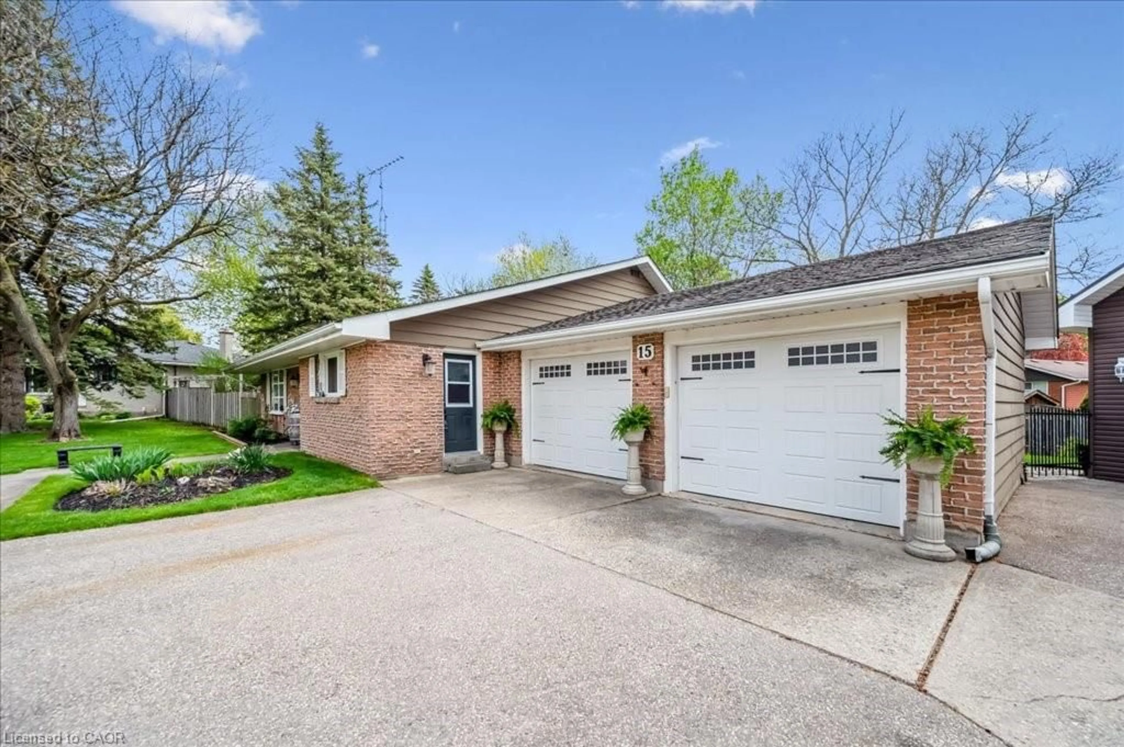 Home with brick exterior material, street for 15 Wellington Dr, Elora Ontario N0B 1S0