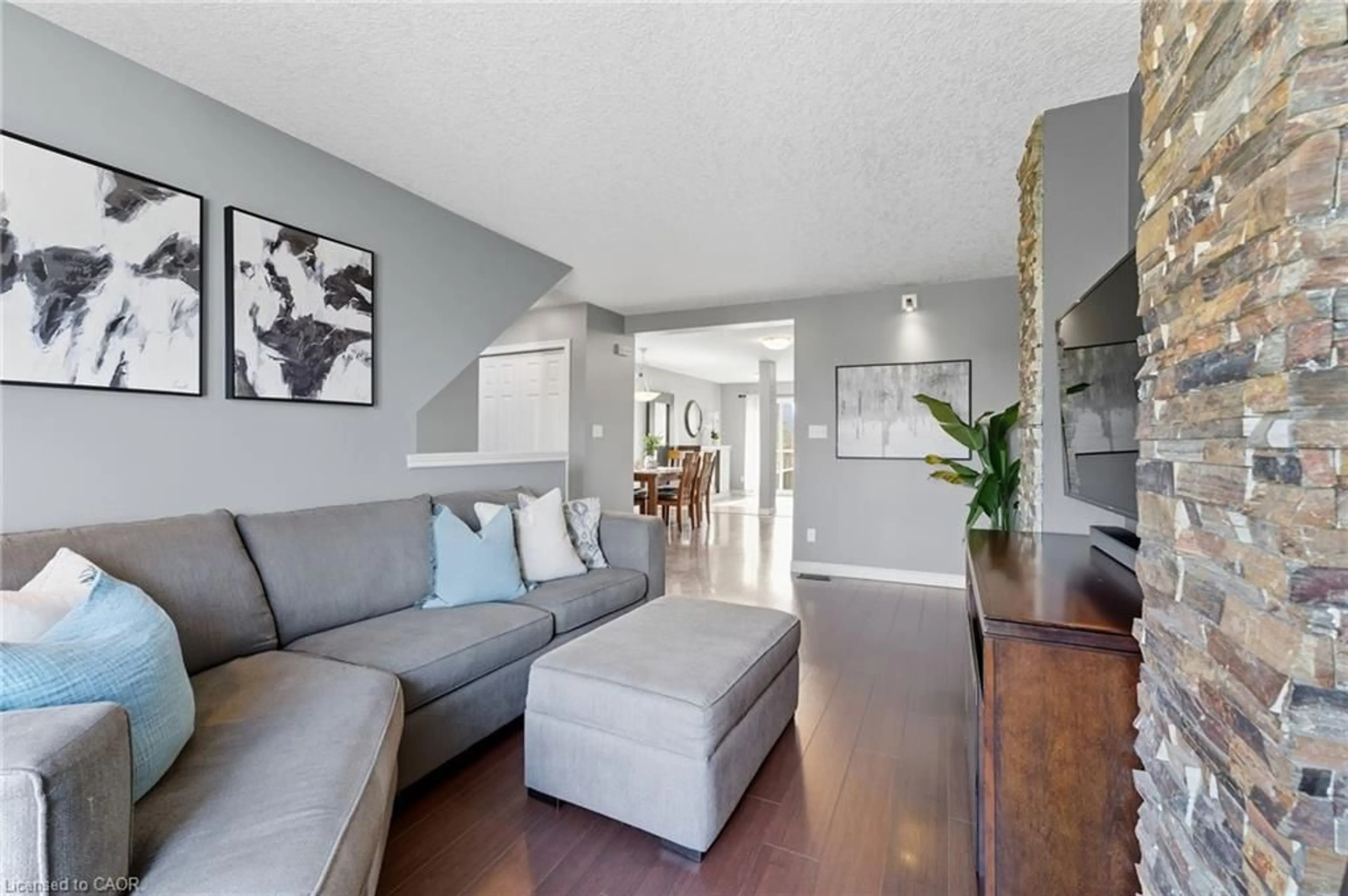 Living room with furniture, unknown for 44 Tudor St, Kitchener Ontario N2R 1W4