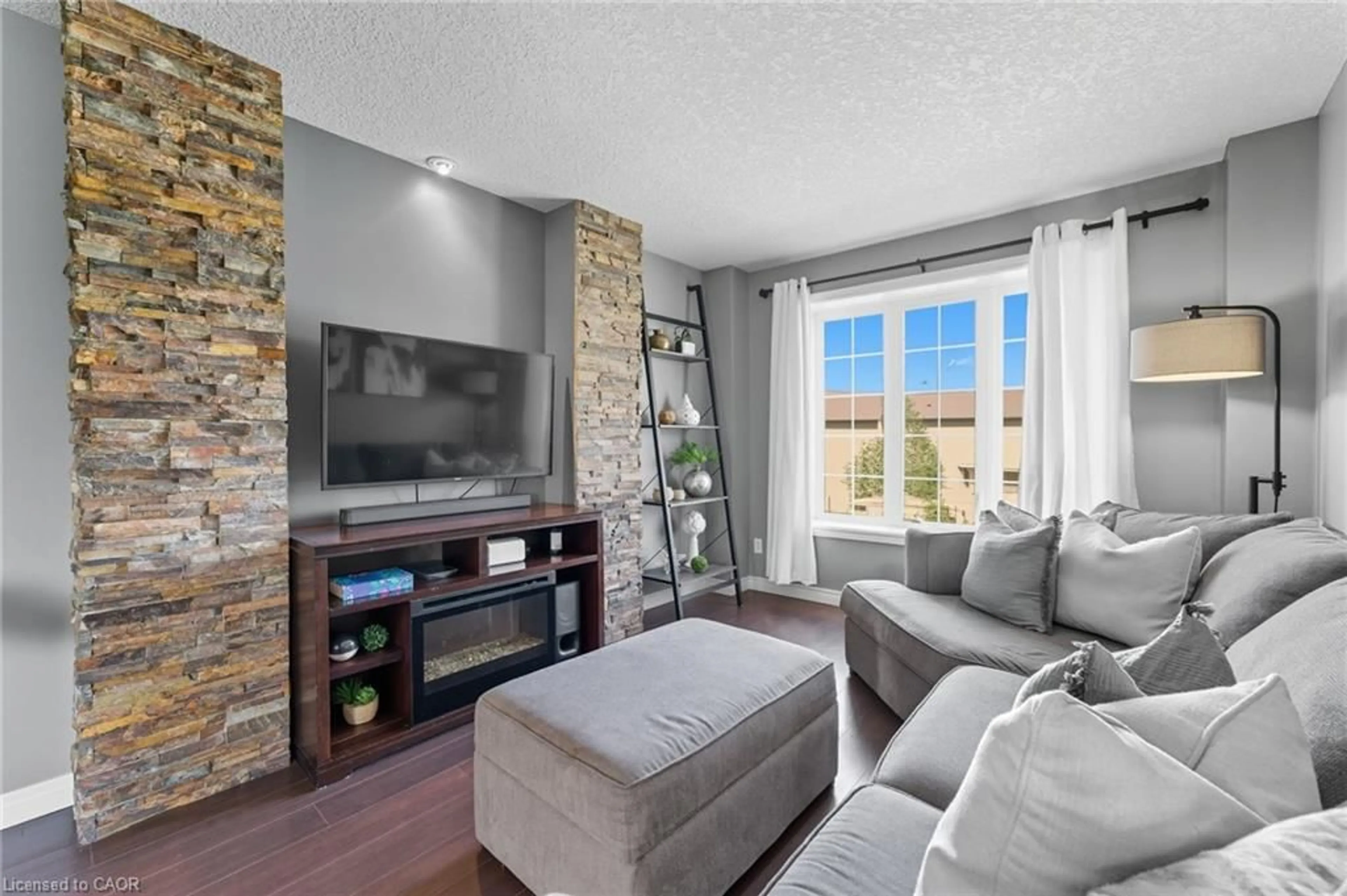 Living room with furniture, unknown for 44 Tudor St, Kitchener Ontario N2R 1W4