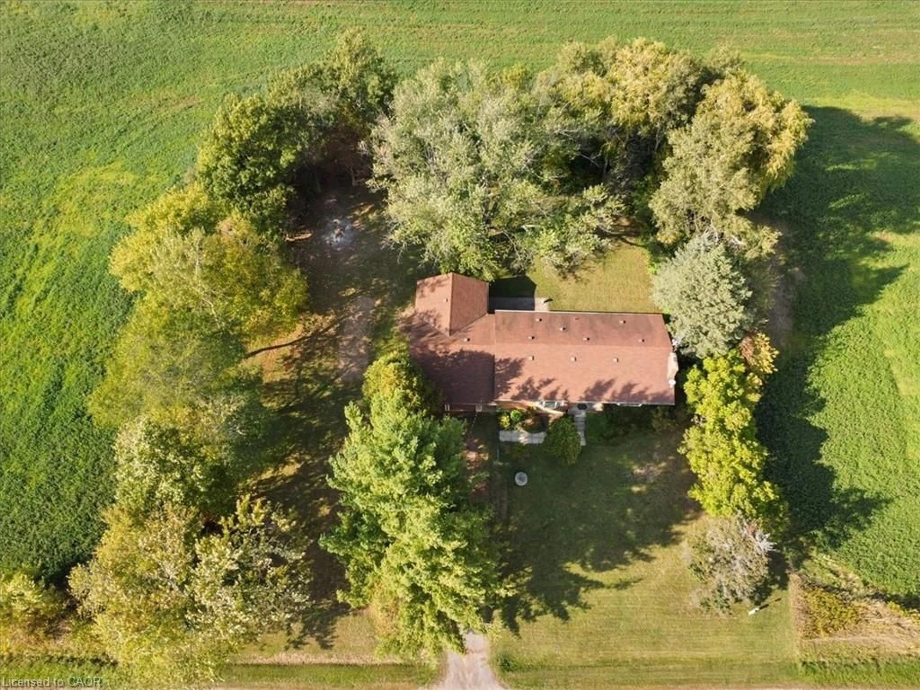 A pic from outside/outdoor area/front of a property/back of a property/a pic from drone, unknown for 847 Carluke Rd, Ancaster Ontario L9G 3L1