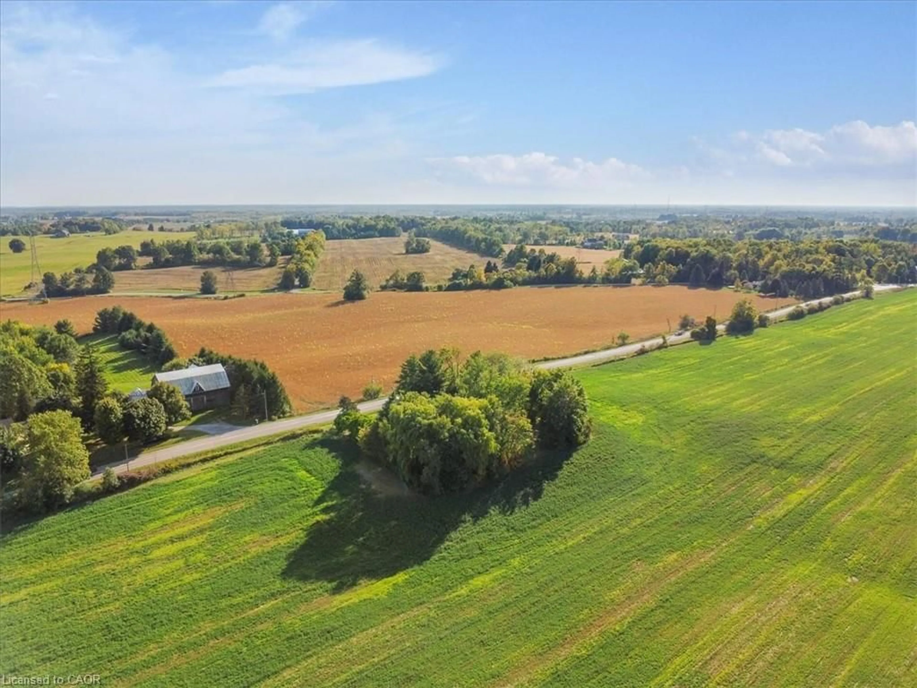 A pic from outside/outdoor area/front of a property/back of a property/a pic from drone, unknown for 847 Carluke Rd, Ancaster Ontario L9G 3L1